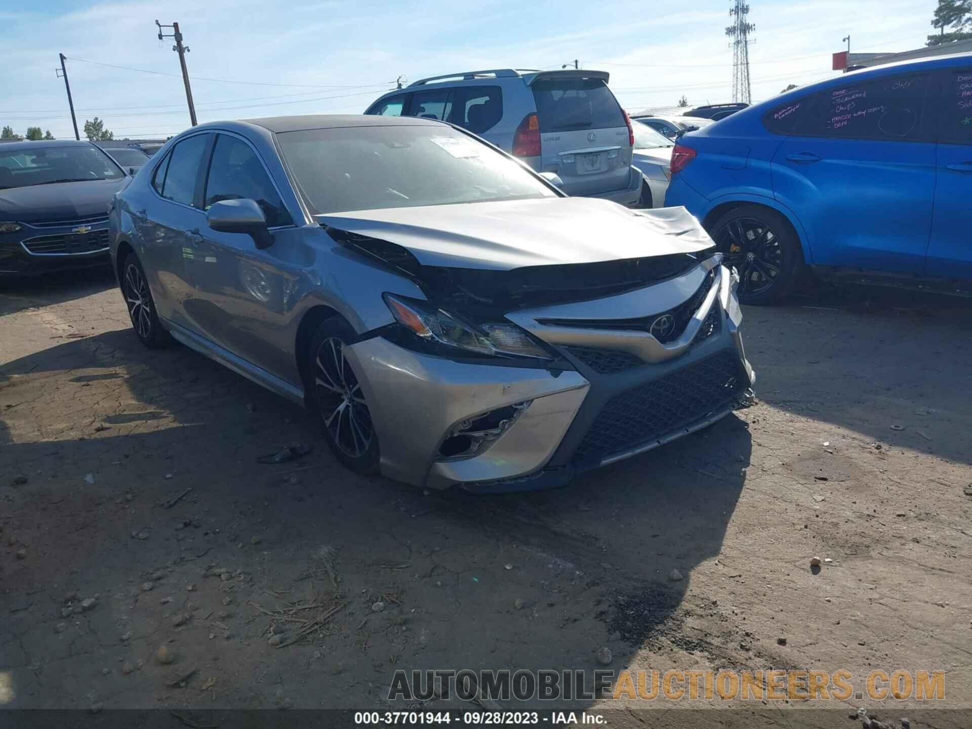 4T1B11HK4JU581543 TOYOTA CAMRY 2018