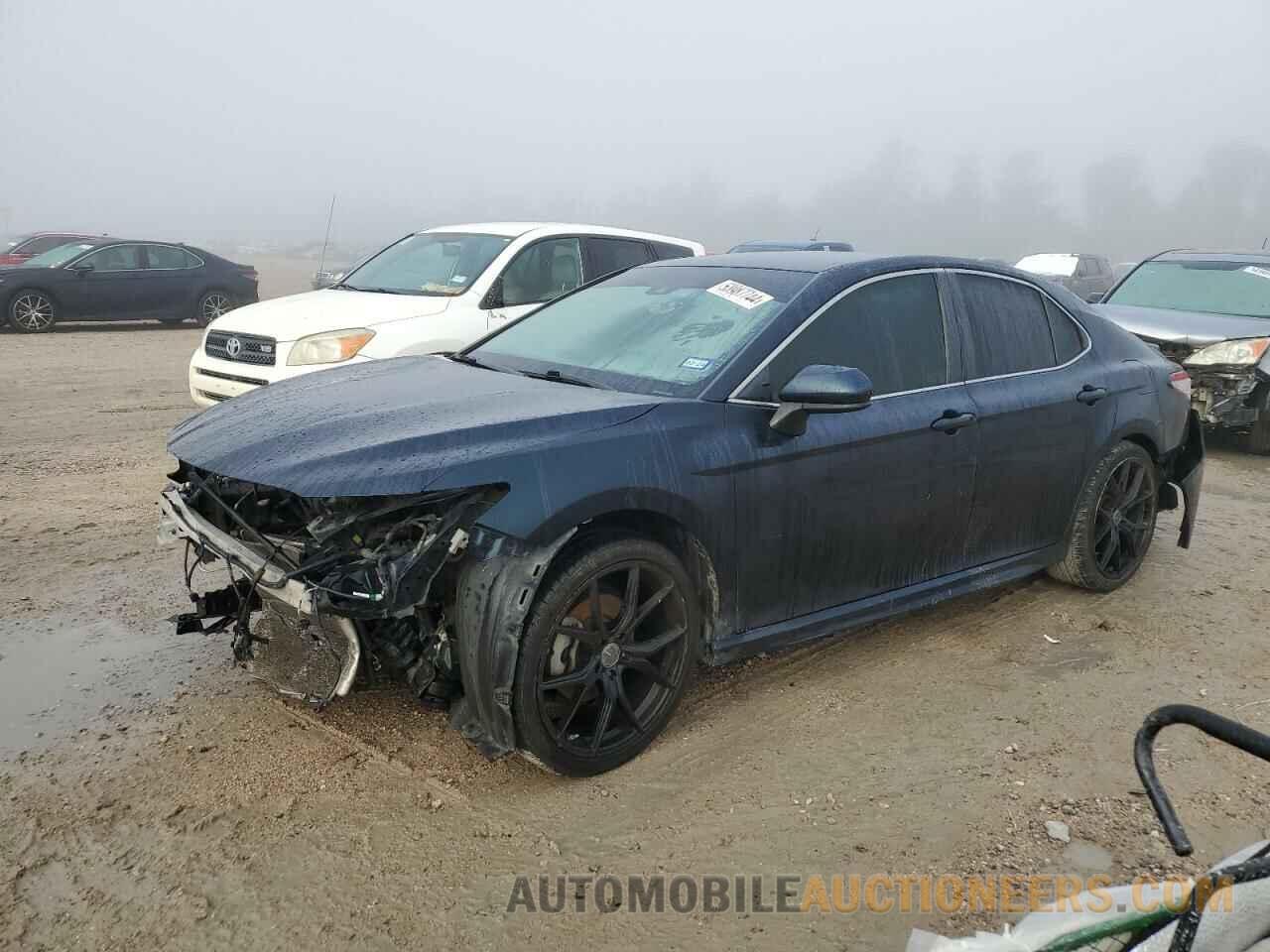 4T1B11HK4JU582157 TOYOTA CAMRY 2018