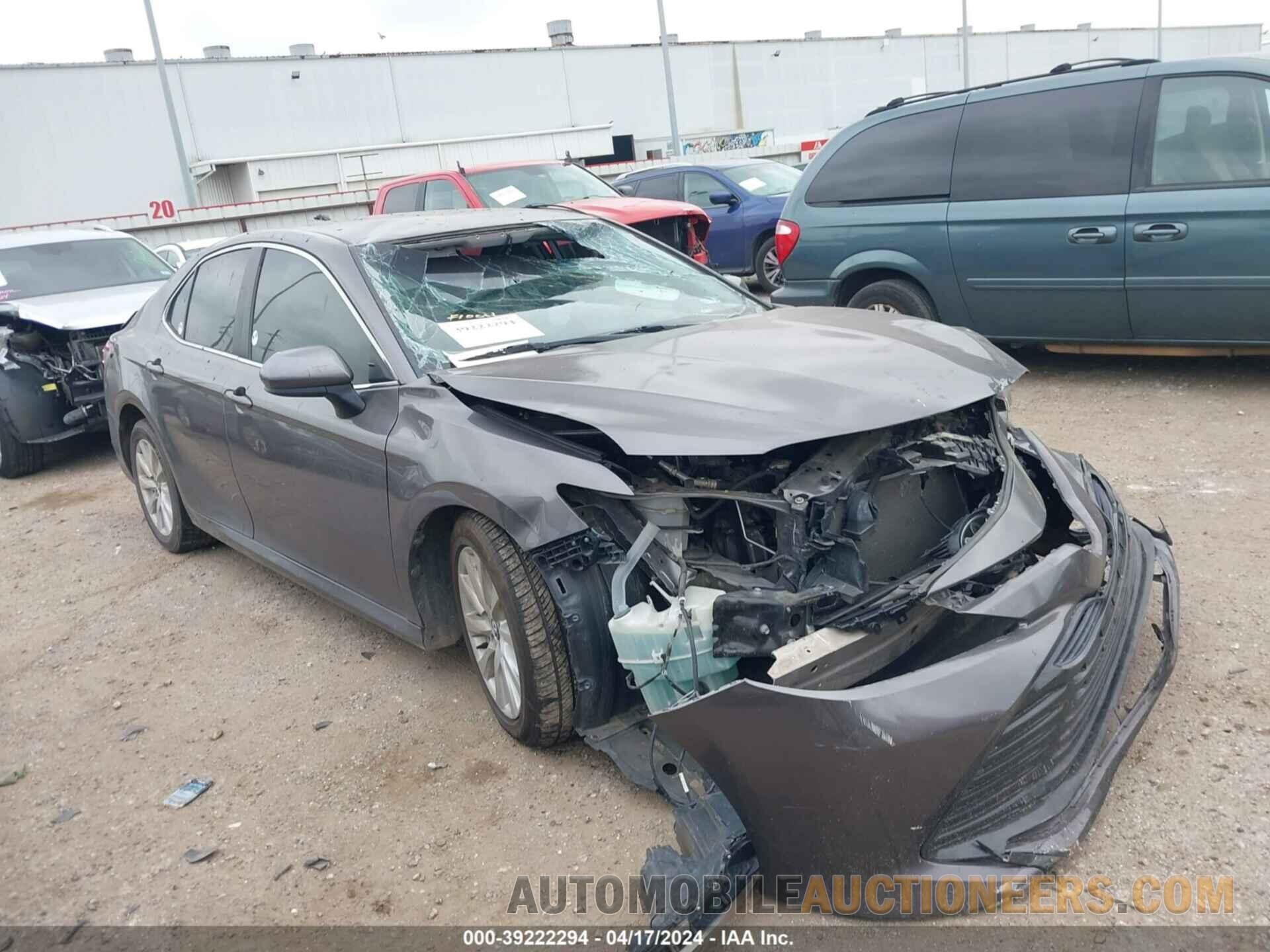 4T1B11HK4JU583793 TOYOTA CAMRY 2018