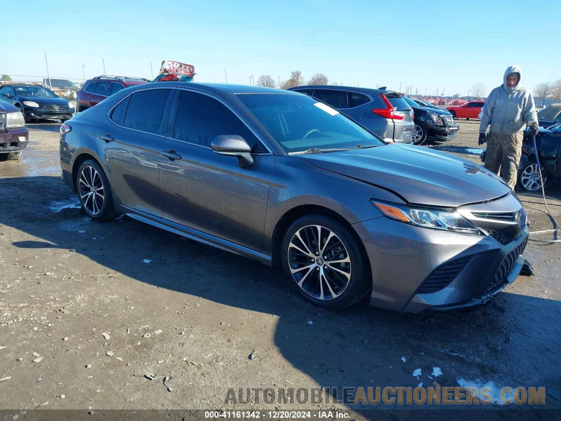 4T1B11HK4JU585740 TOYOTA CAMRY 2018