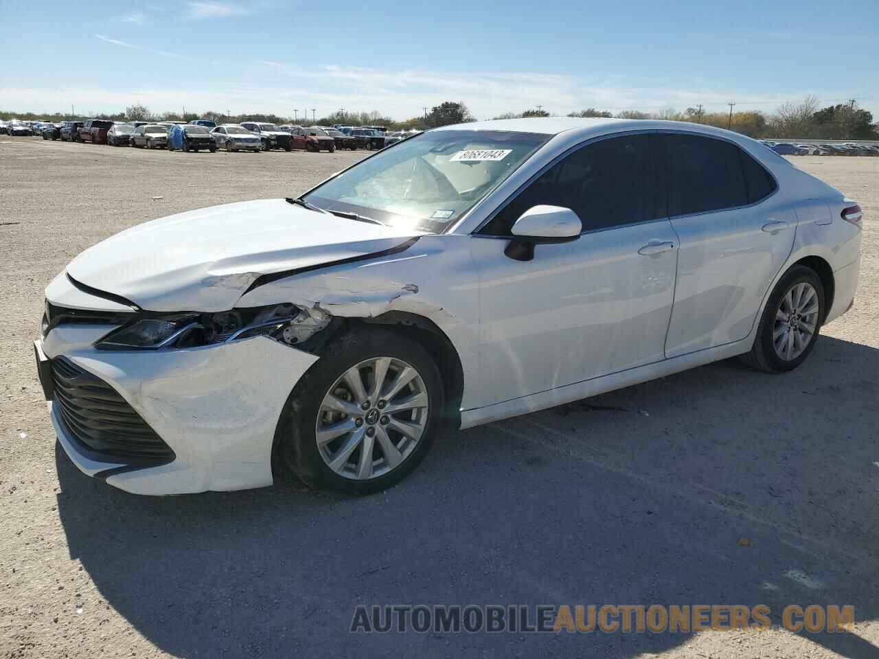 4T1B11HK4JU586564 TOYOTA CAMRY 2018