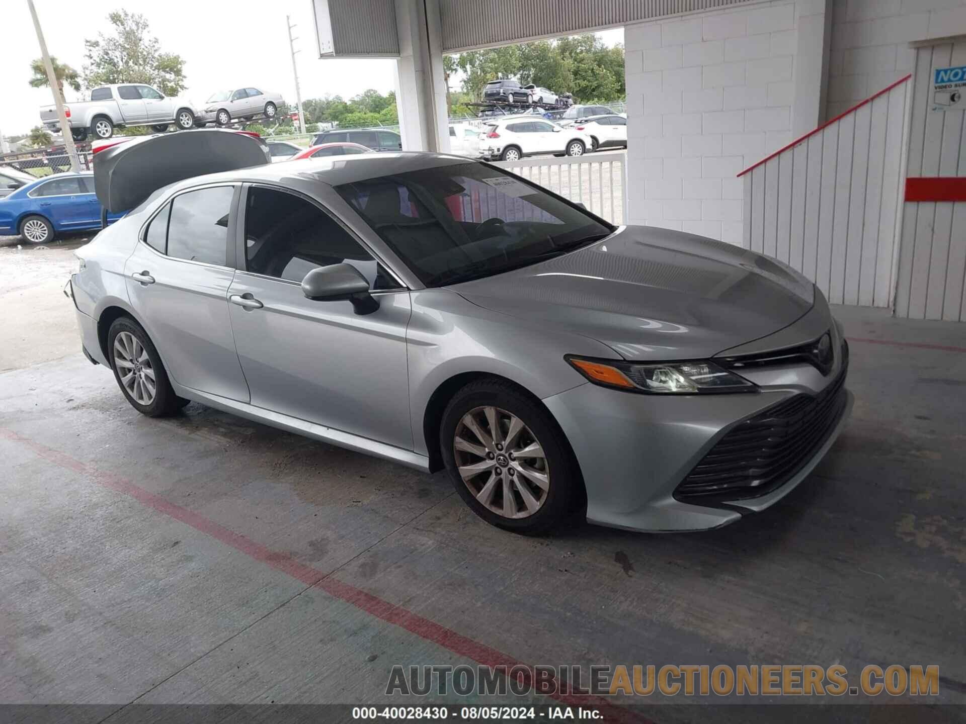 4T1B11HK4JU586709 TOYOTA CAMRY 2018