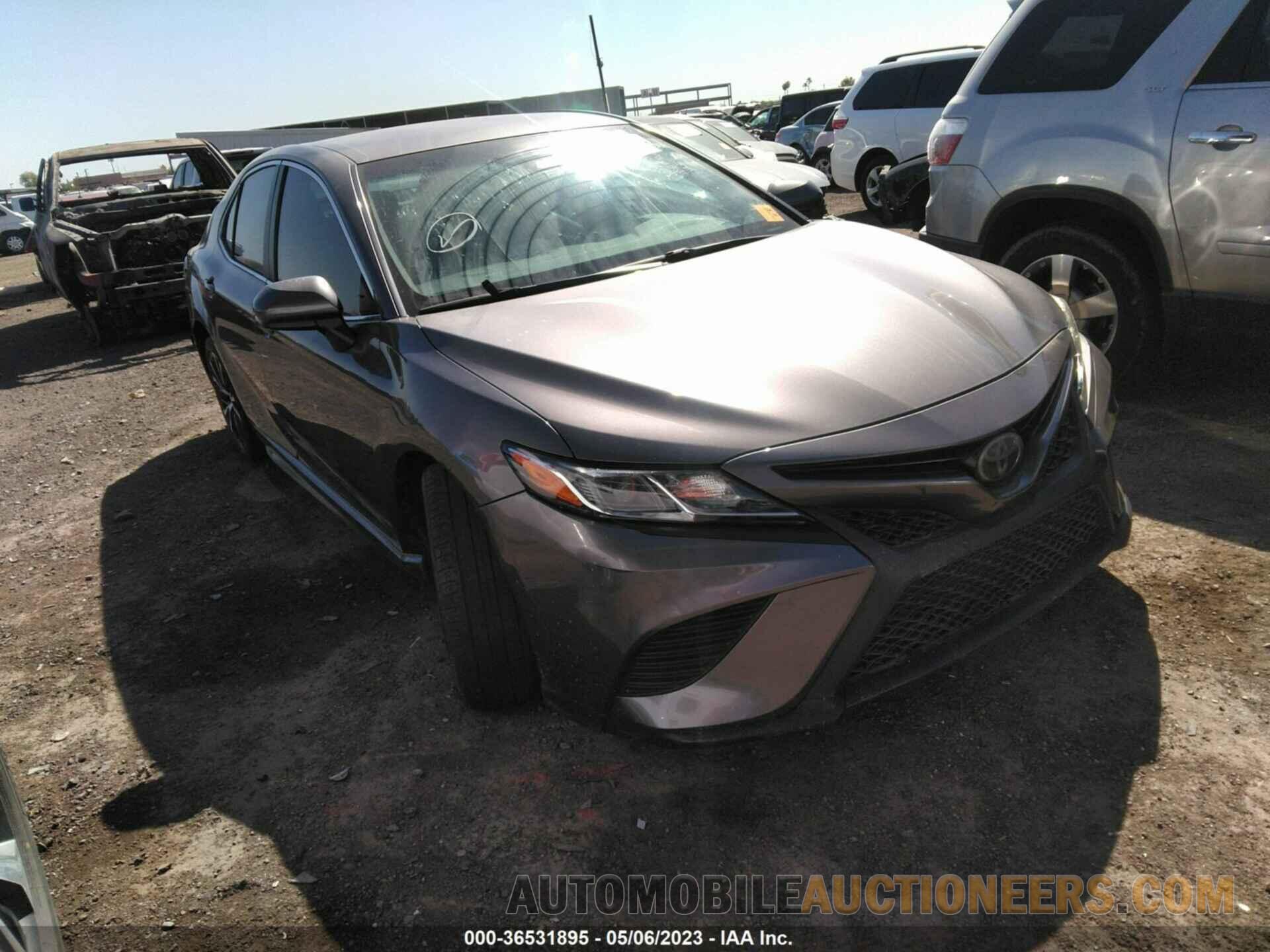 4T1B11HK4JU587262 TOYOTA CAMRY 2018