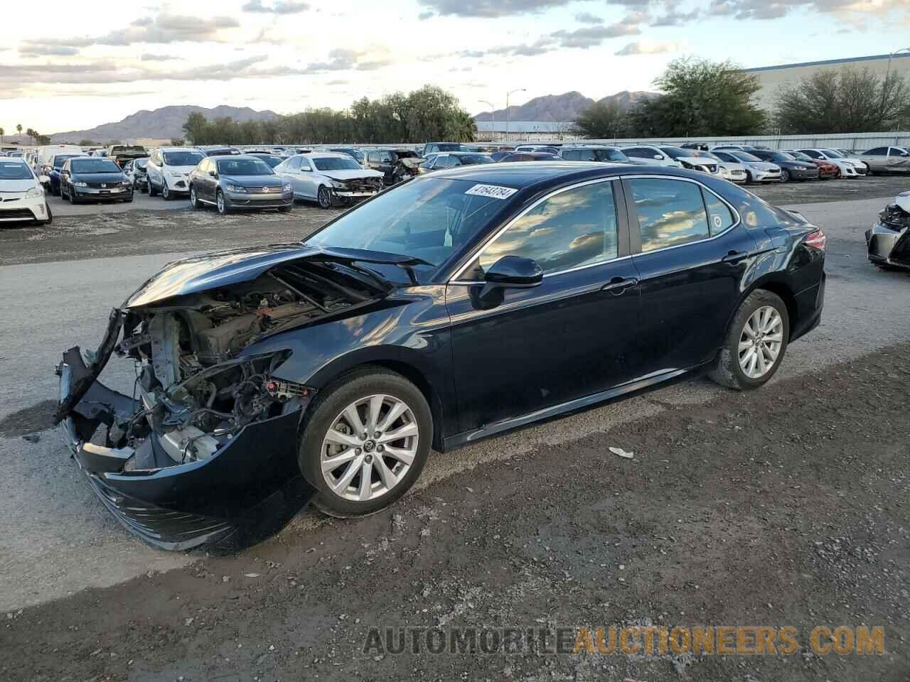 4T1B11HK4JU587956 TOYOTA CAMRY 2018