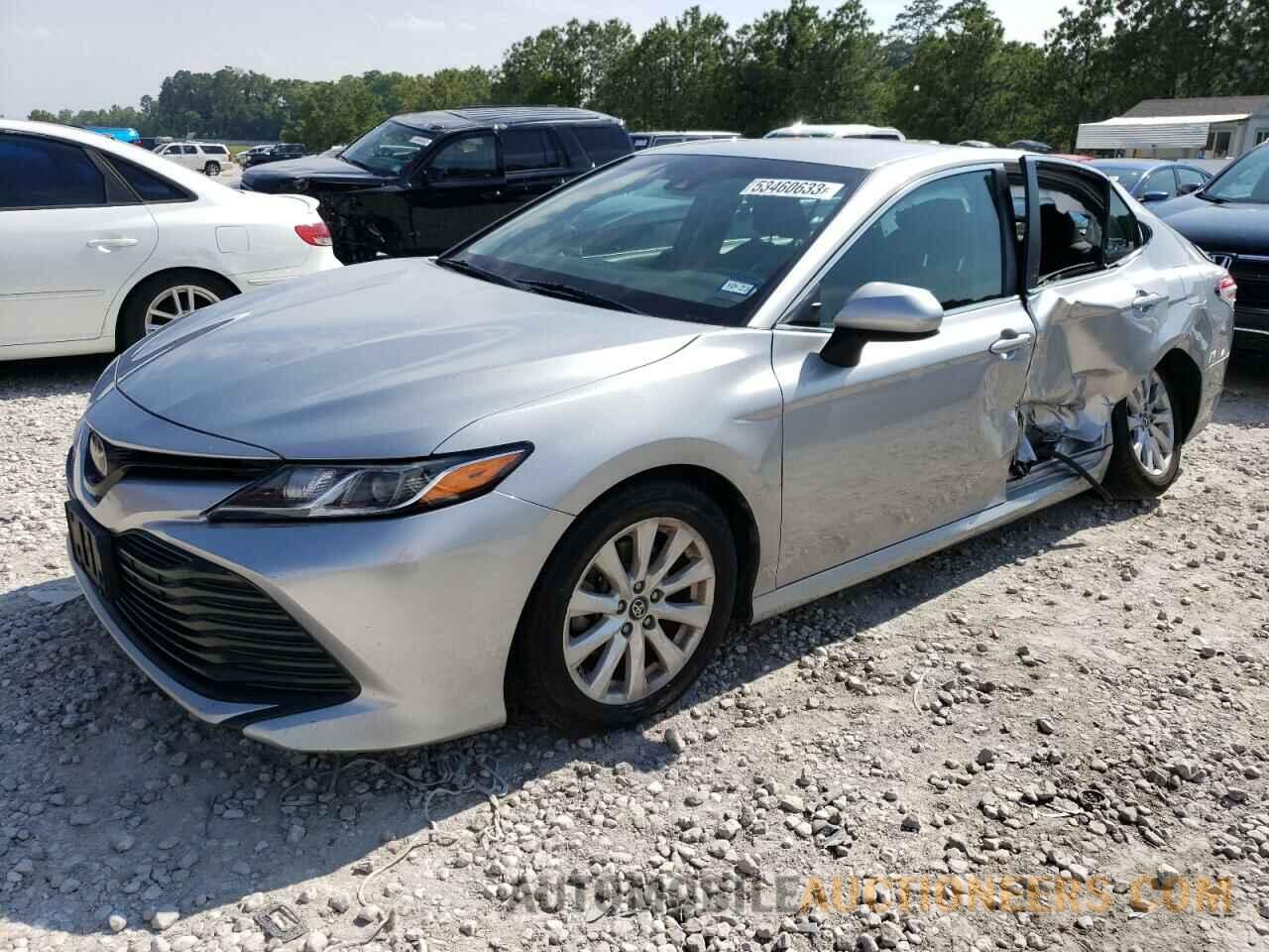 4T1B11HK4JU591165 TOYOTA CAMRY 2018