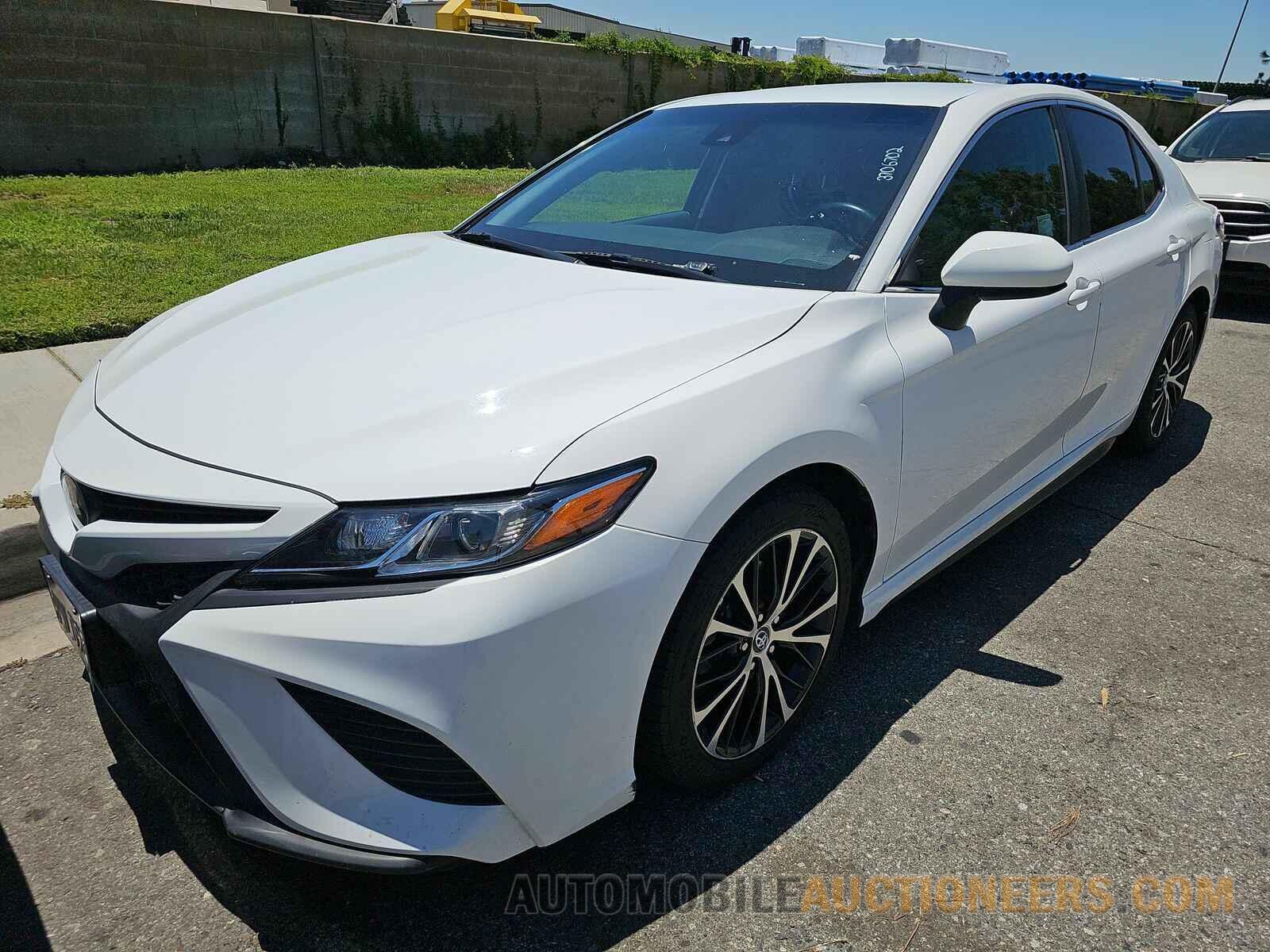 4T1B11HK4JU592378 Toyota Camry 2018