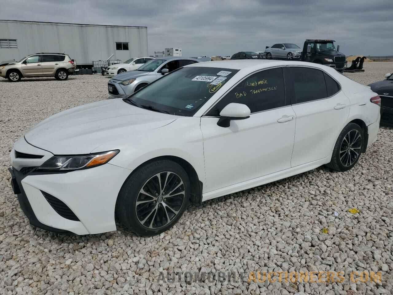 4T1B11HK4JU592445 TOYOTA CAMRY 2018