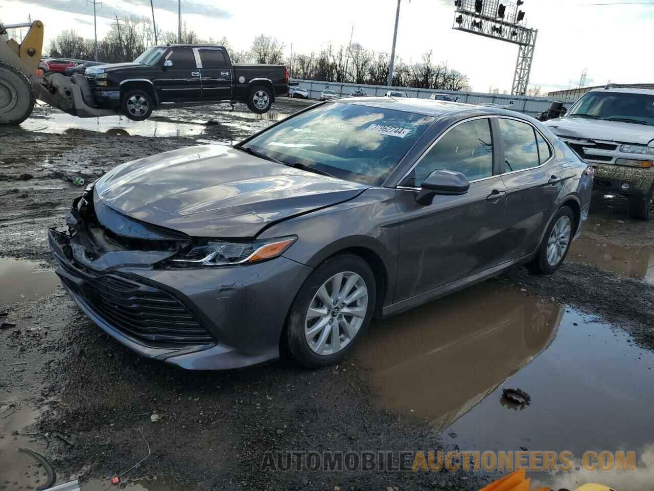 4T1B11HK4JU594938 TOYOTA CAMRY 2018