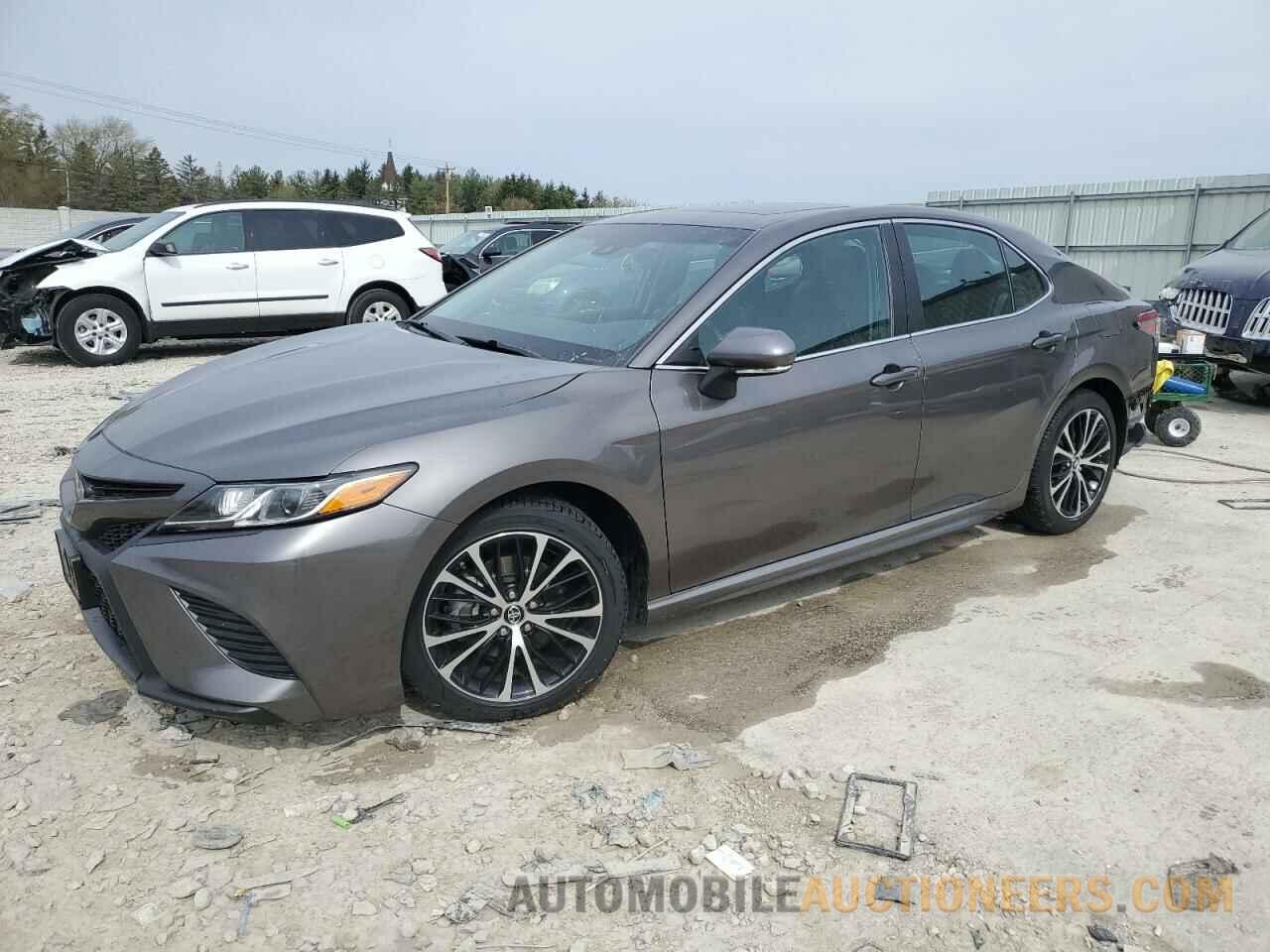 4T1B11HK4JU599475 TOYOTA CAMRY 2018