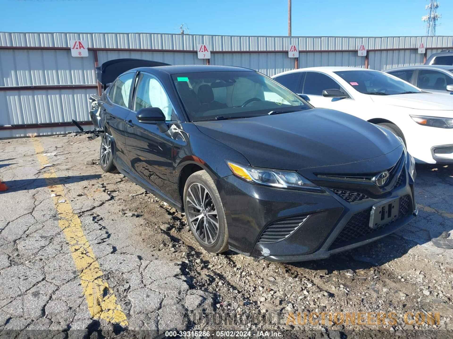 4T1B11HK4JU600608 TOYOTA CAMRY 2018