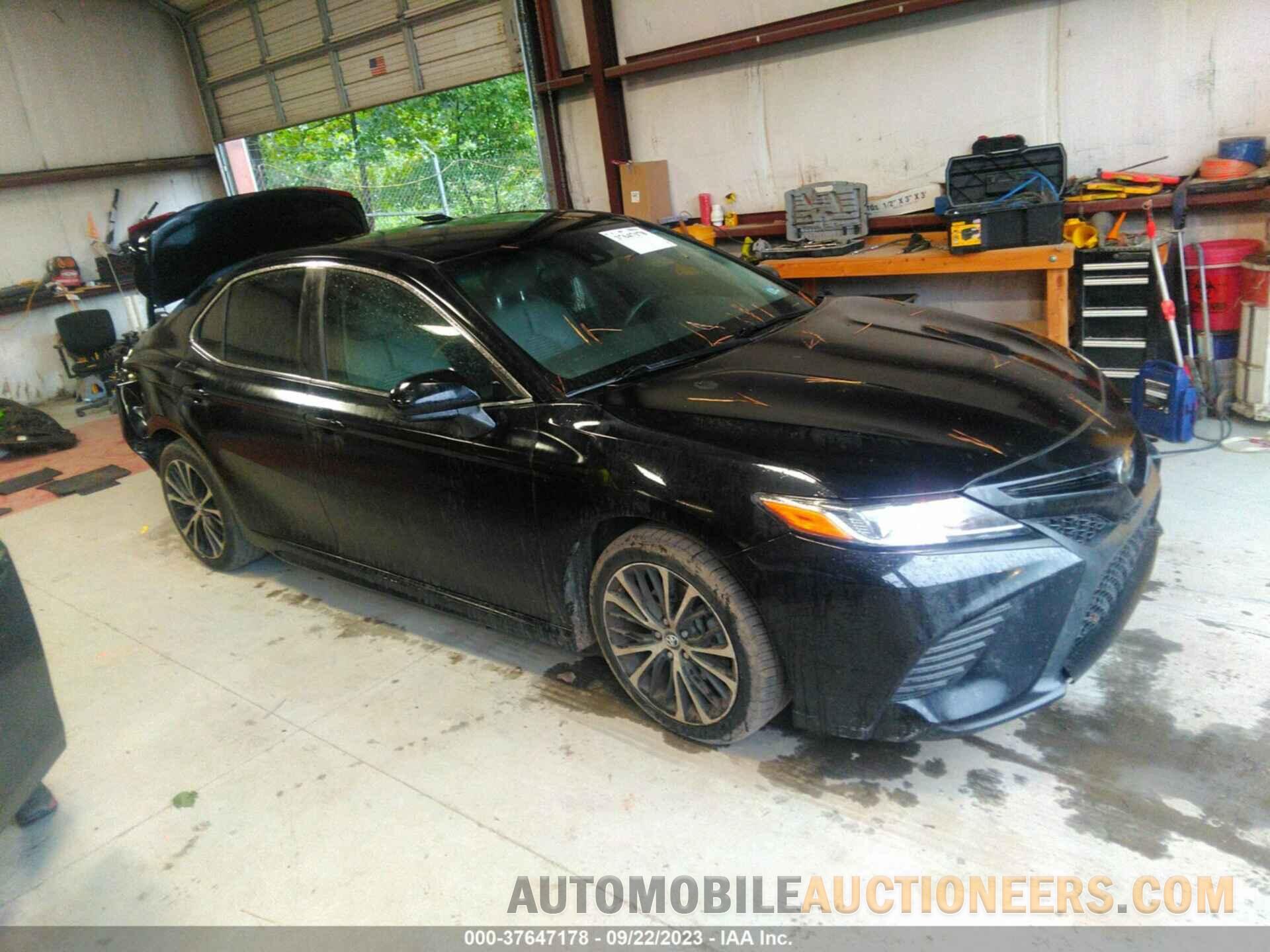 4T1B11HK4JU600740 TOYOTA CAMRY 2018