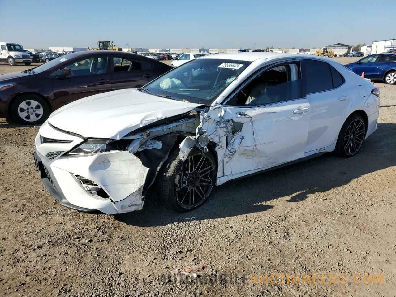 4T1B11HK4JU602732 TOYOTA CAMRY 2018