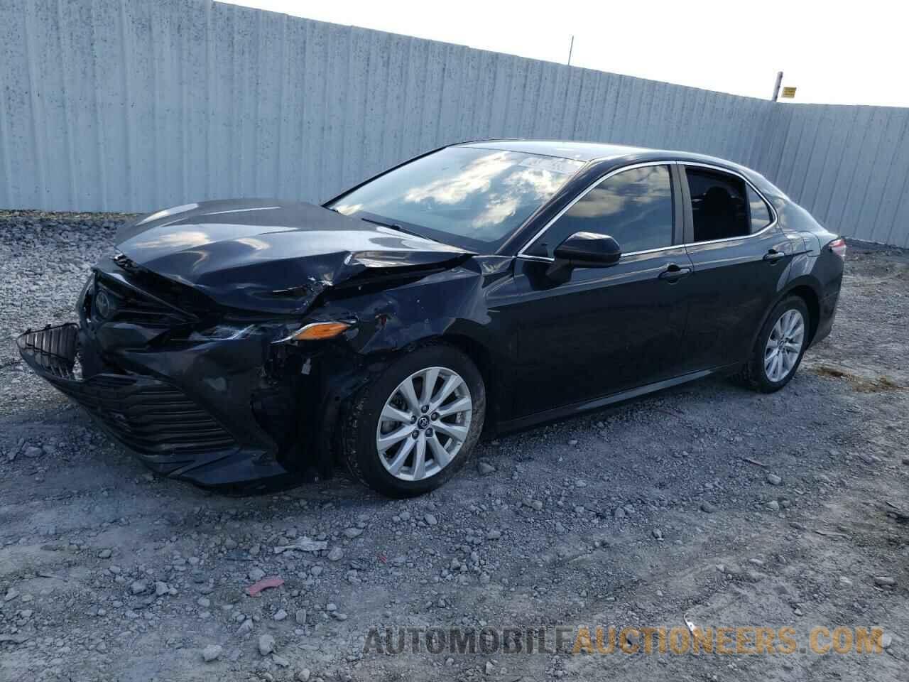 4T1B11HK4JU608353 TOYOTA CAMRY 2018