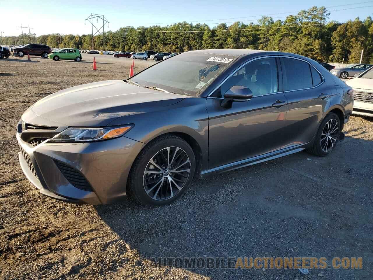 4T1B11HK4JU608465 TOYOTA CAMRY 2018