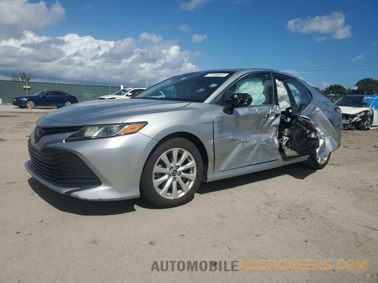 4T1B11HK4JU608711 TOYOTA CAMRY 2018