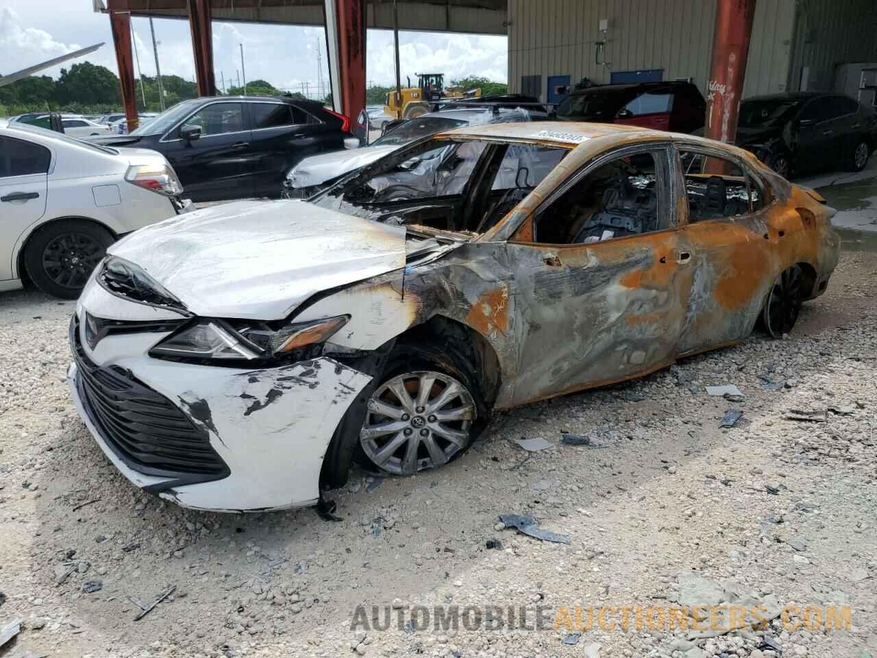 4T1B11HK4JU611270 TOYOTA CAMRY 2018