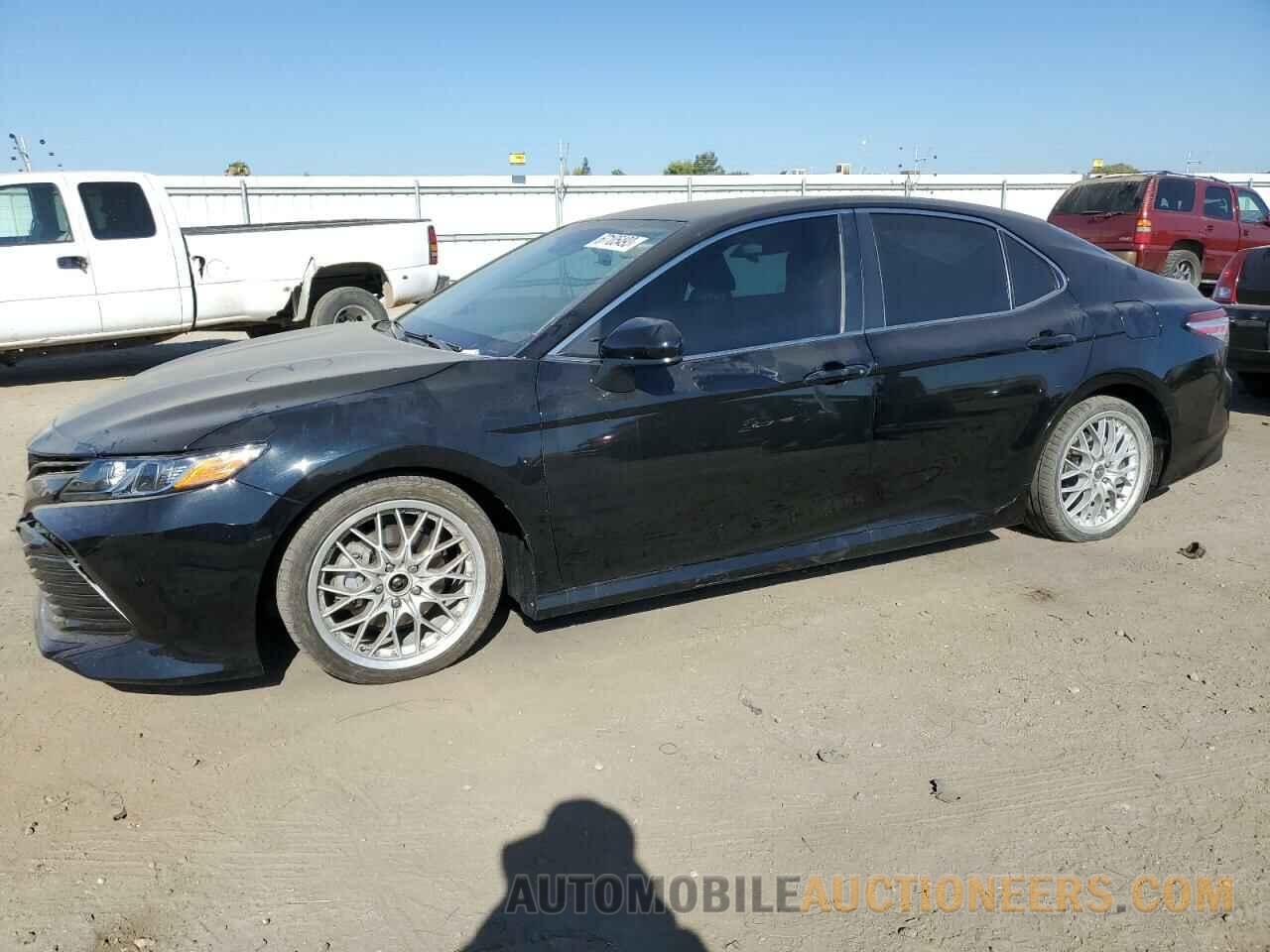 4T1B11HK4JU623211 TOYOTA CAMRY 2018