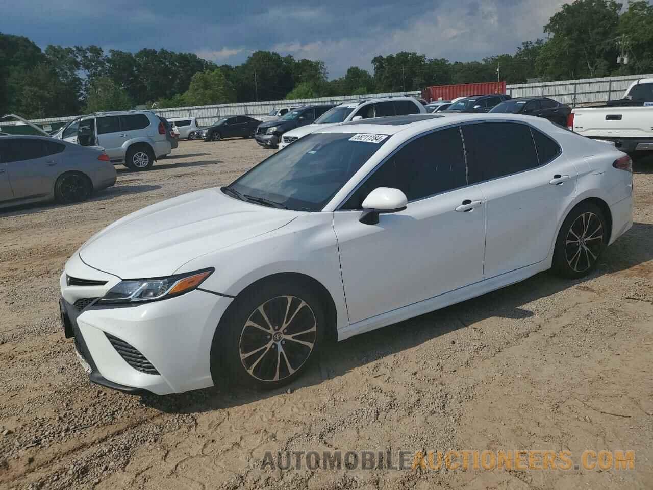 4T1B11HK4JU629588 TOYOTA CAMRY 2018