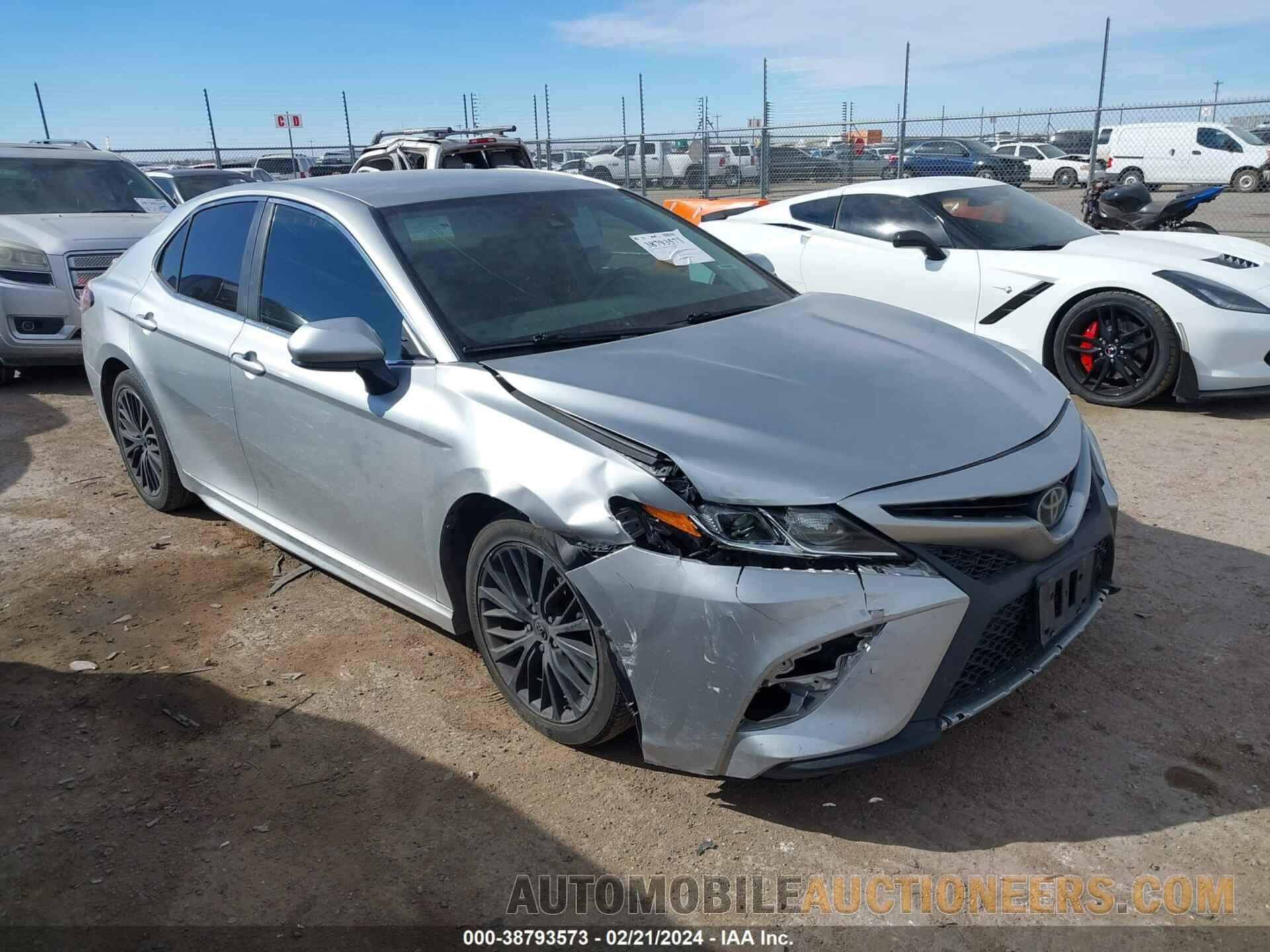 4T1B11HK4JU638338 TOYOTA CAMRY 2018