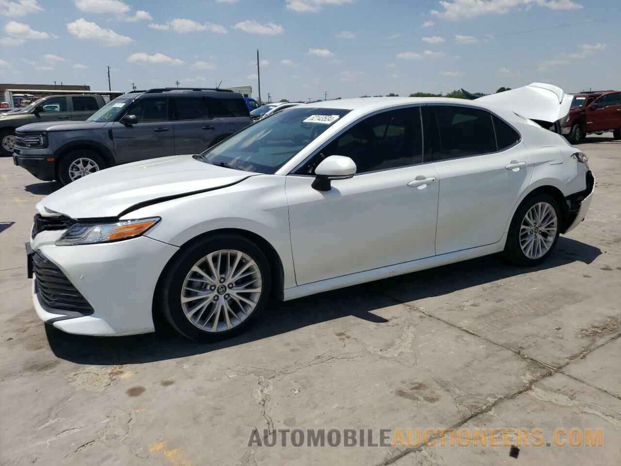 4T1B11HK4JU640512 TOYOTA CAMRY 2018