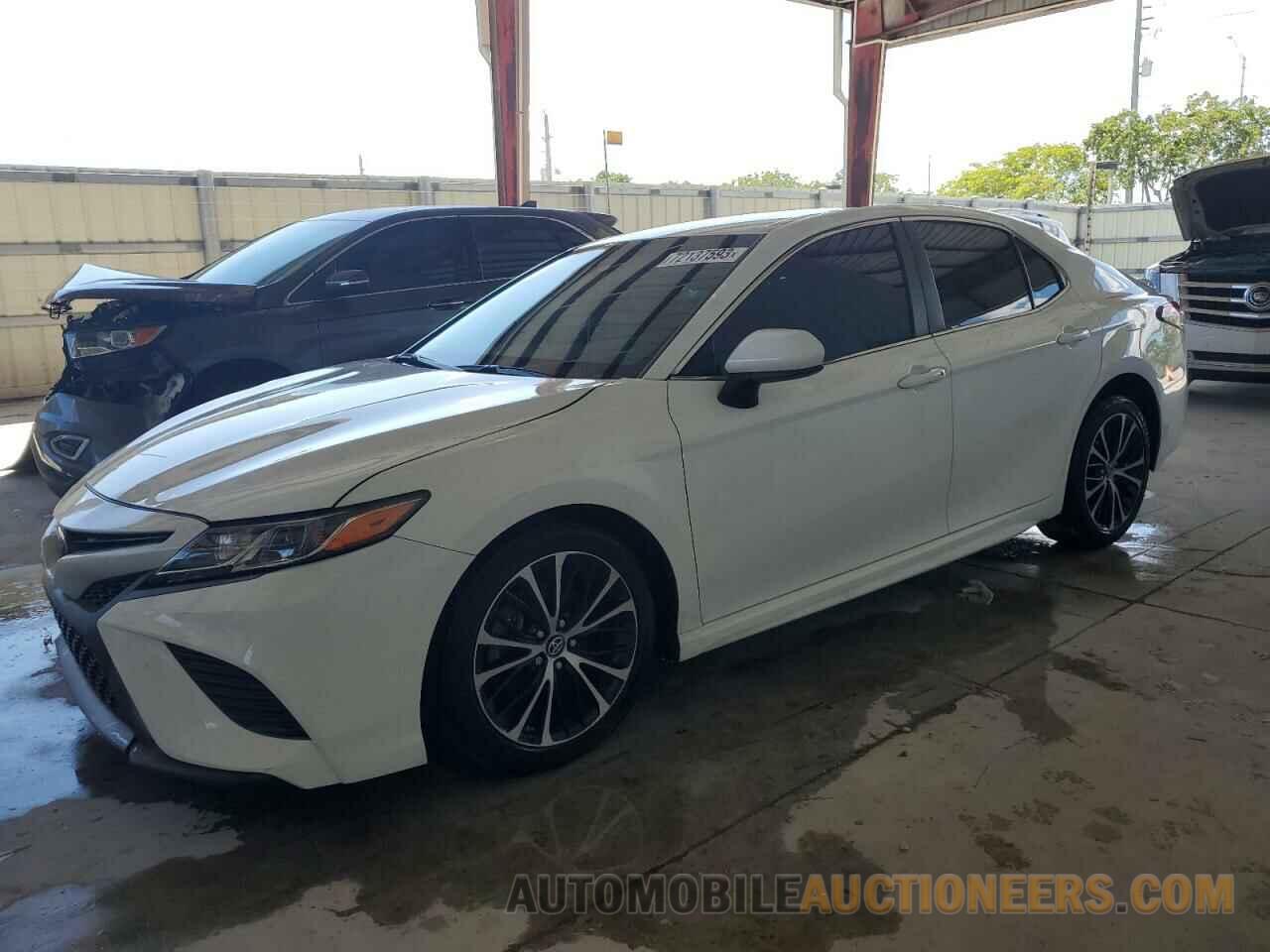 4T1B11HK4JU644043 TOYOTA CAMRY 2018