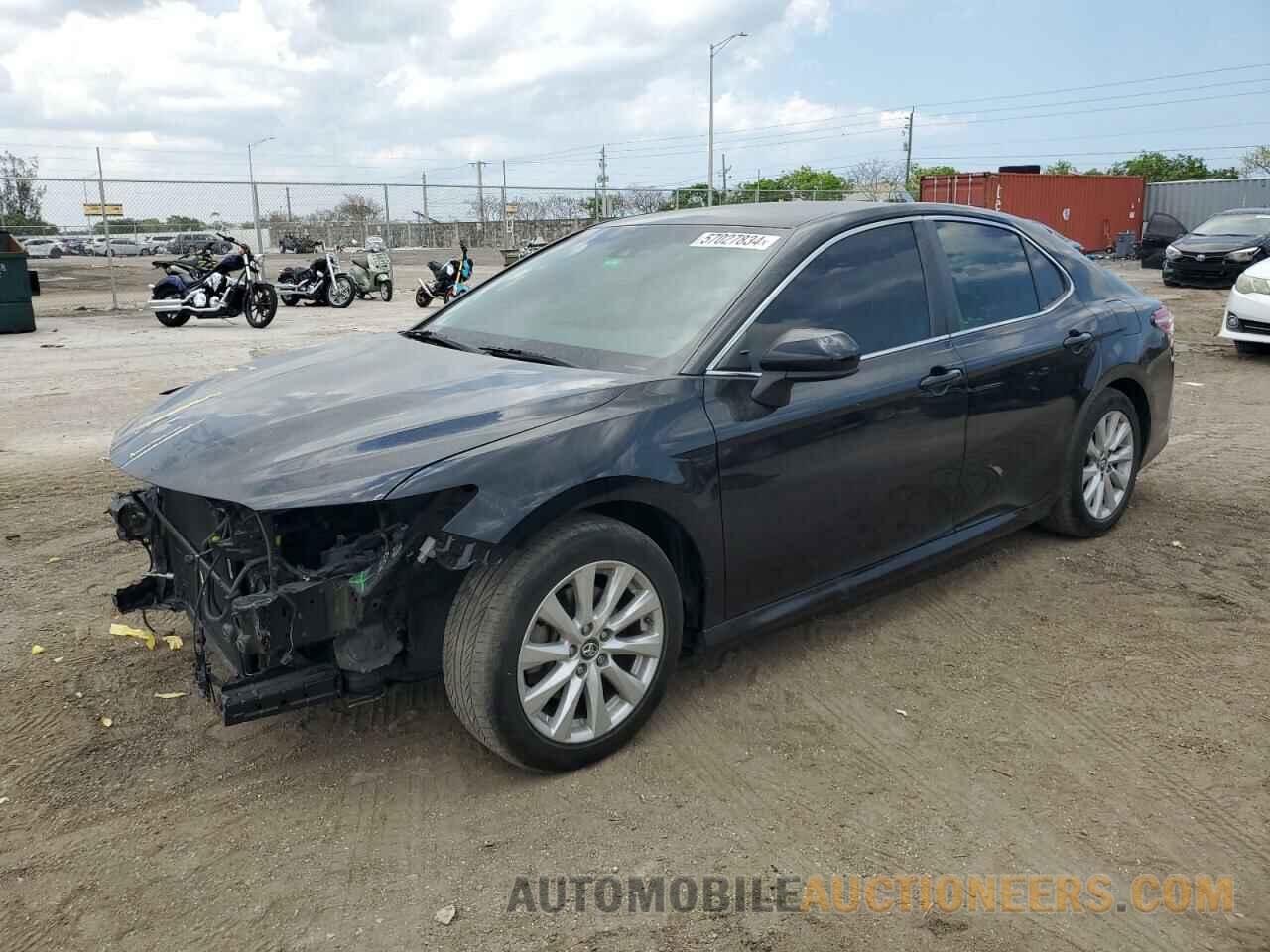 4T1B11HK4JU646472 TOYOTA CAMRY 2018