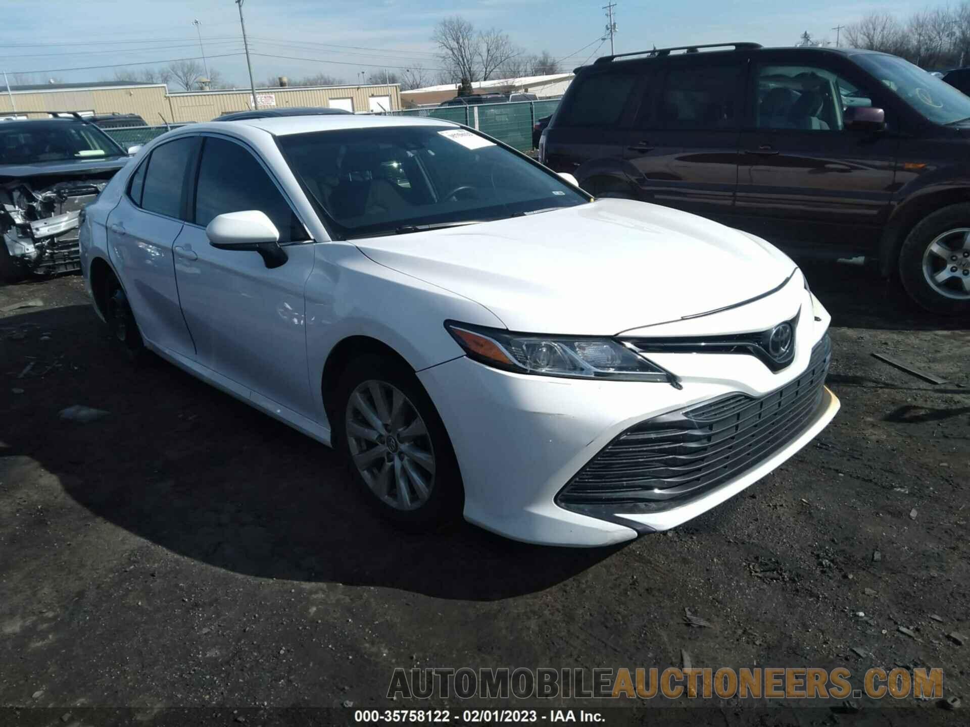 4T1B11HK4JU647072 TOYOTA CAMRY 2018