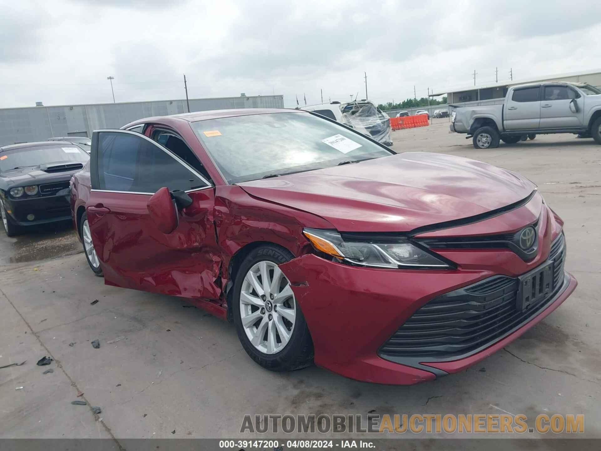 4T1B11HK4JU647704 TOYOTA CAMRY 2018