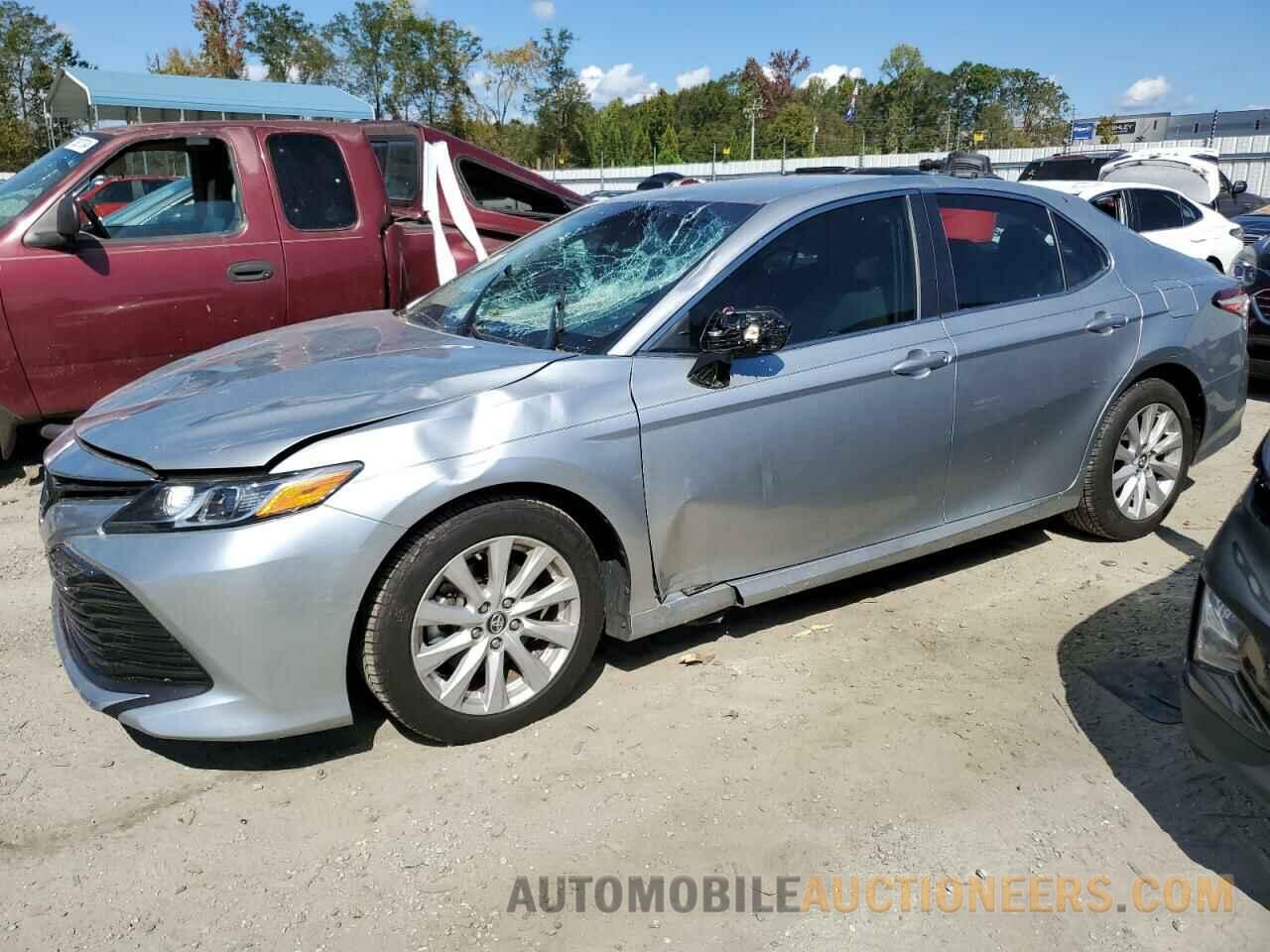 4T1B11HK4JU650327 TOYOTA CAMRY 2018