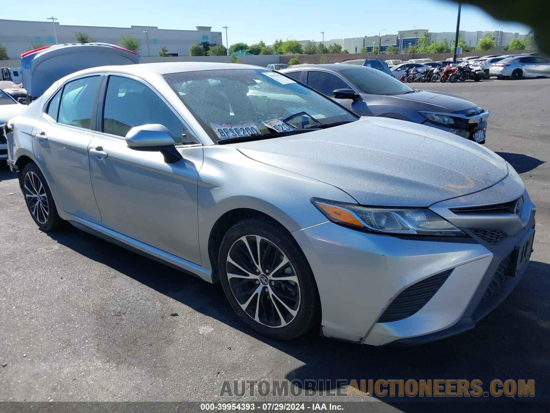 4T1B11HK4JU650828 TOYOTA CAMRY 2018