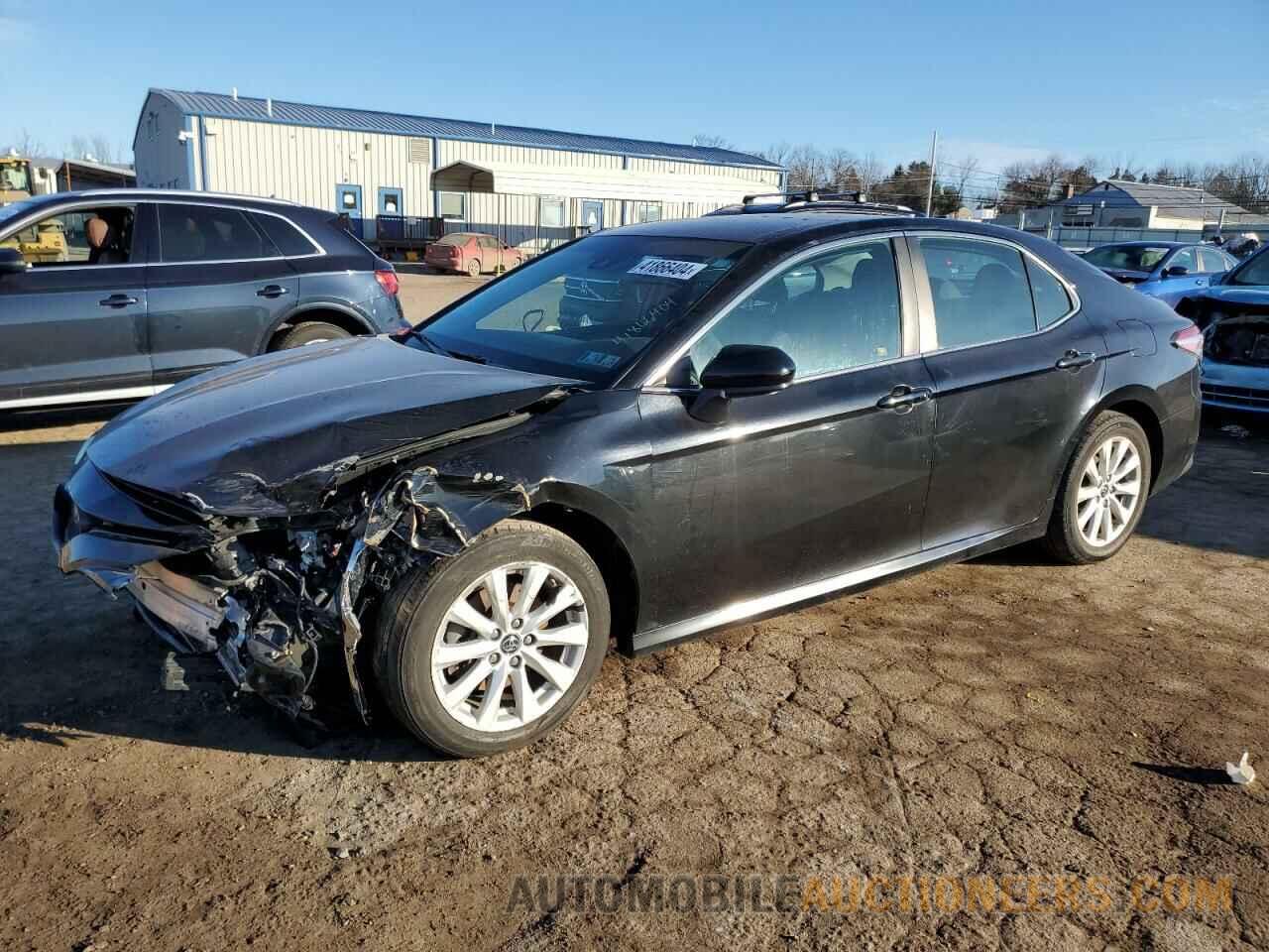 4T1B11HK4JU653597 TOYOTA CAMRY 2018