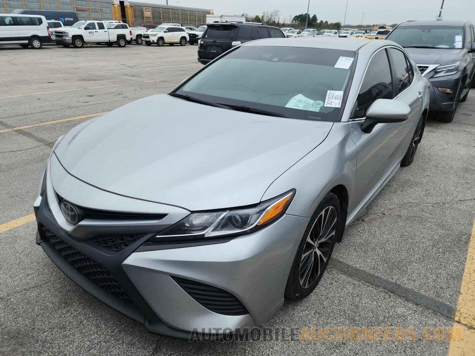 4T1B11HK4JU660002 Toyota Camry 2018