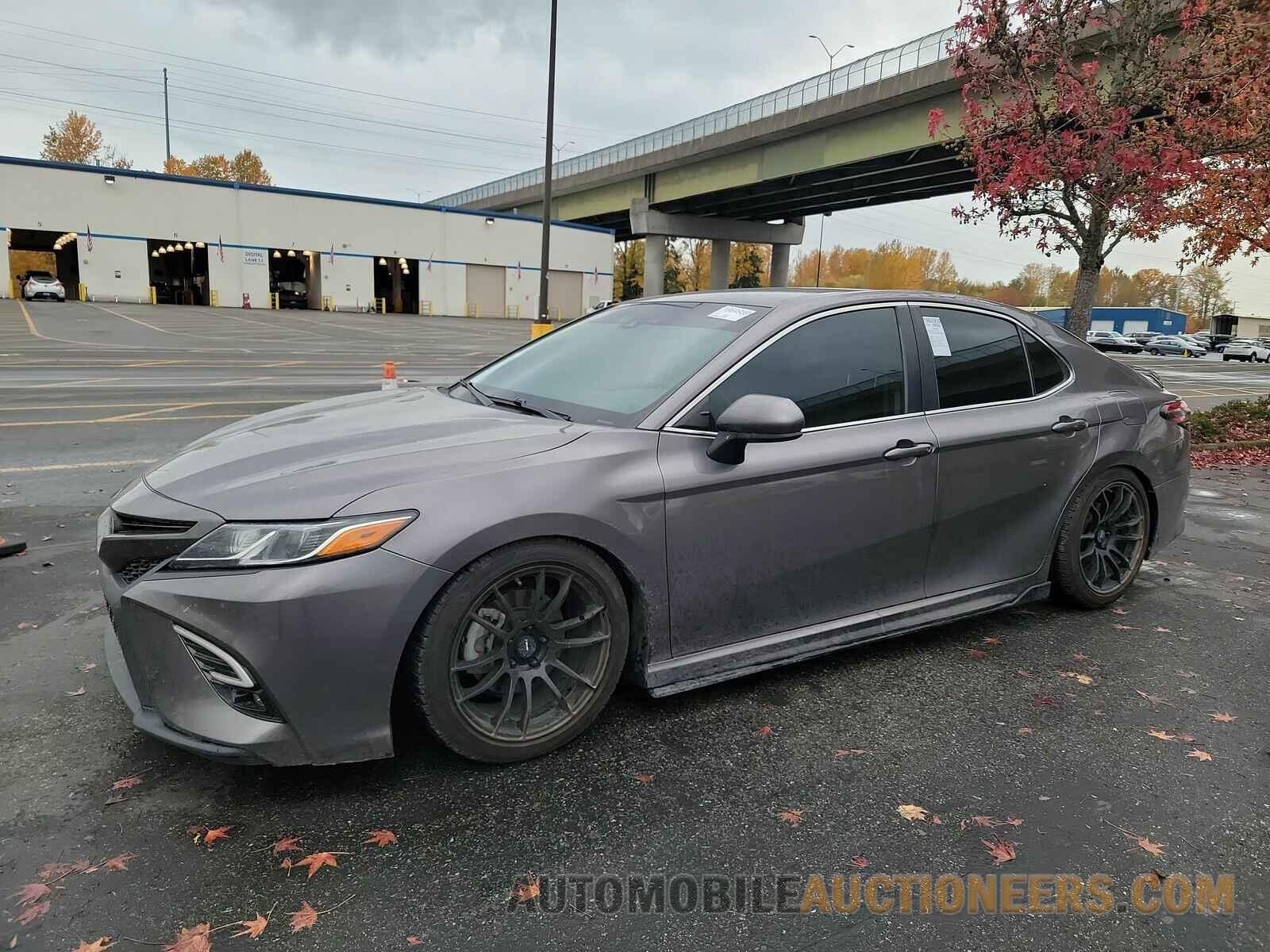 4T1B11HK4JU663899 Toyota Camry 2018