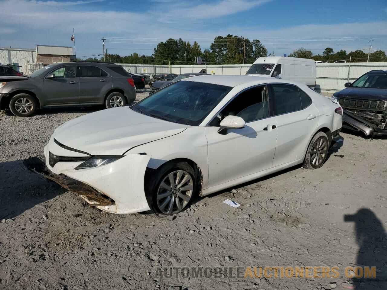 4T1B11HK4JU665877 TOYOTA CAMRY 2018