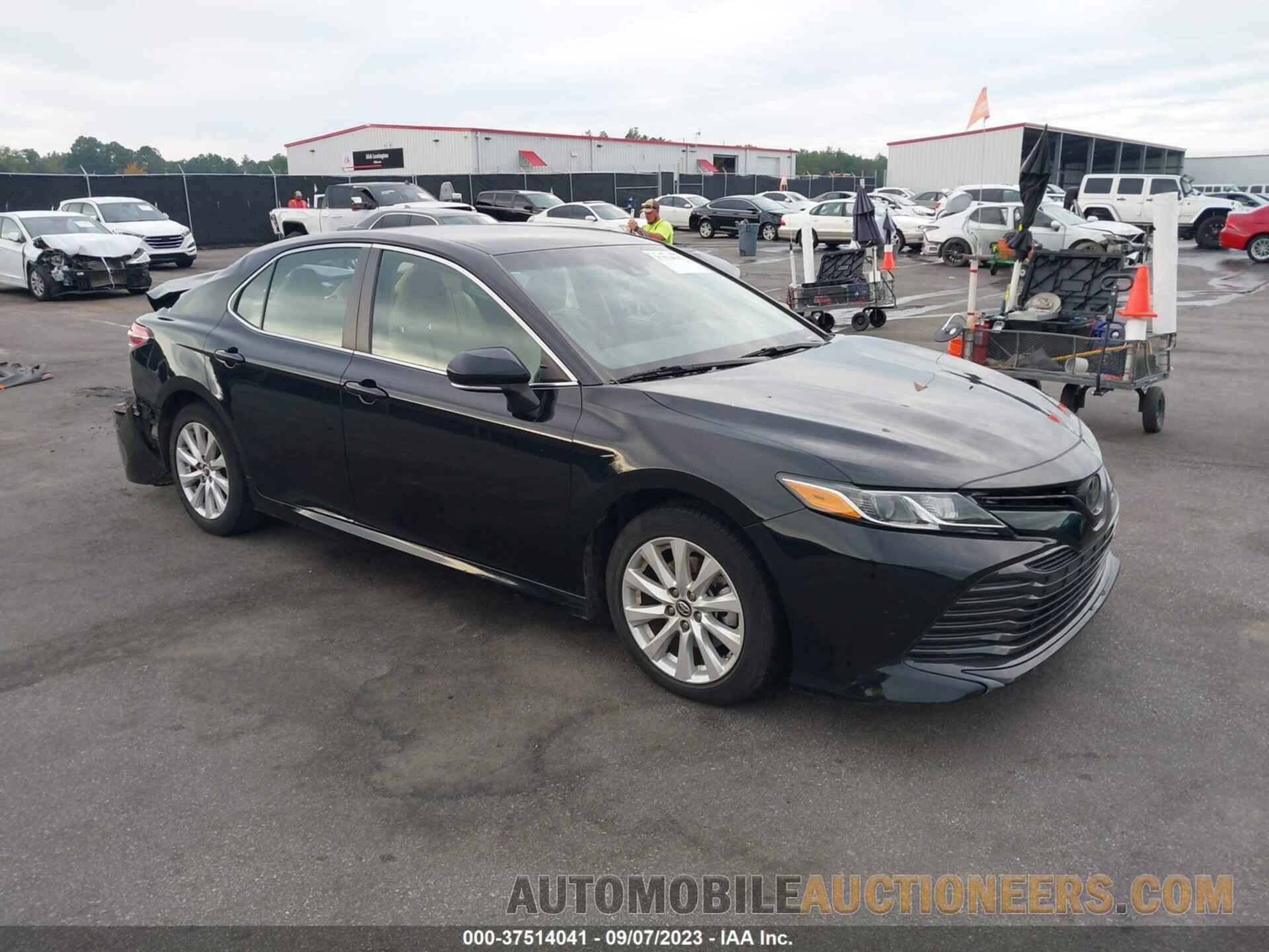 4T1B11HK4JU667709 TOYOTA CAMRY 2018