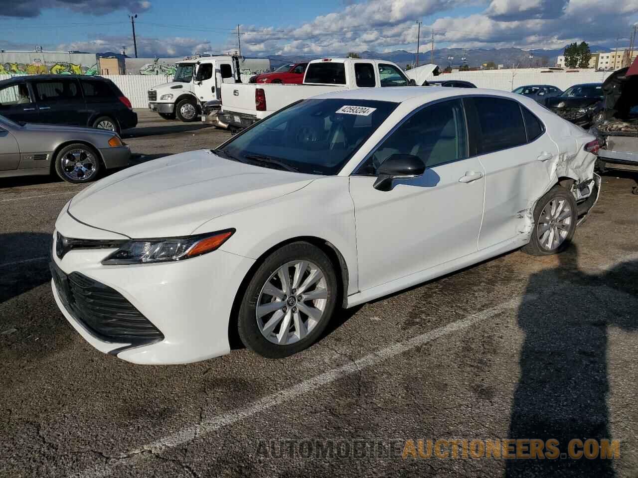 4T1B11HK4JU667712 TOYOTA CAMRY 2018