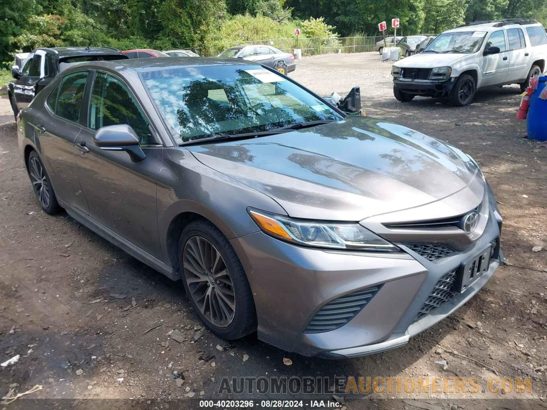 4T1B11HK4JU668200 TOYOTA CAMRY 2018