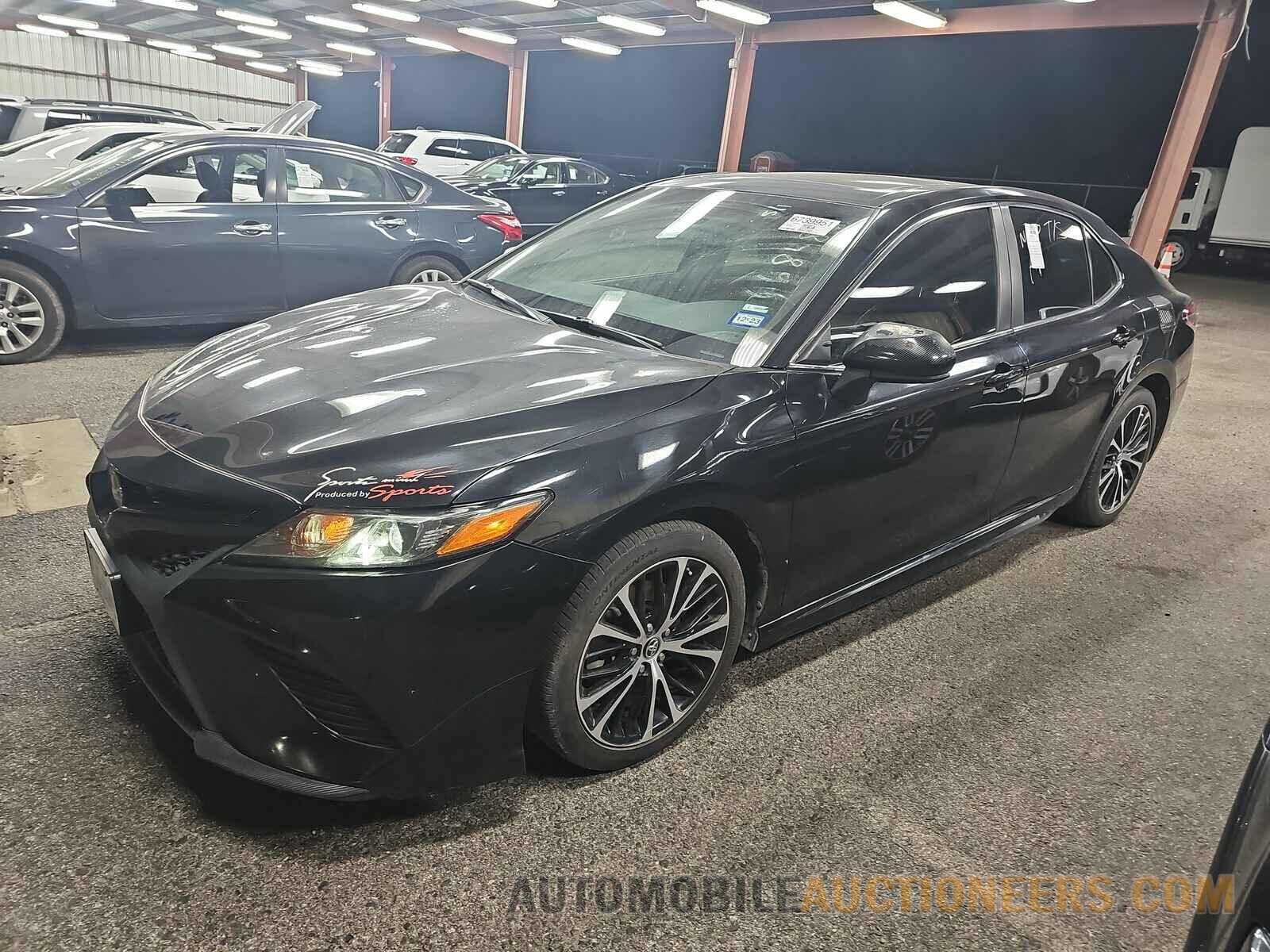 4T1B11HK4JU668486 Toyota Camry 2018