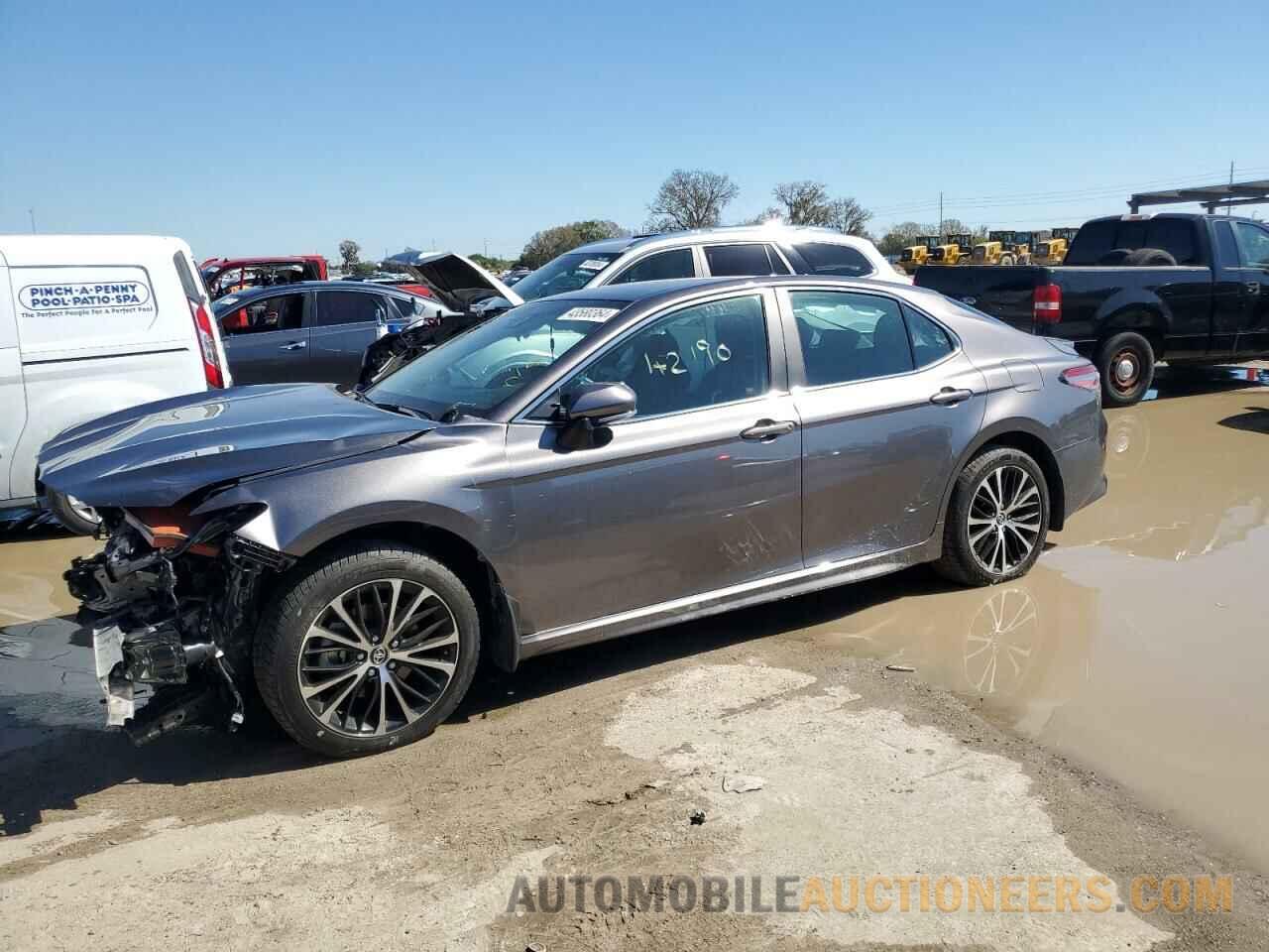 4T1B11HK4JU670240 TOYOTA CAMRY 2018