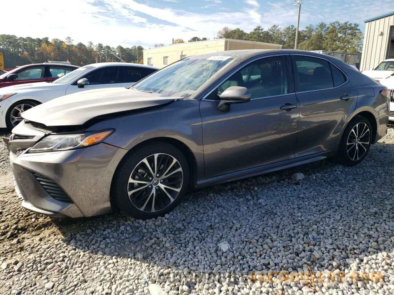 4T1B11HK4JU670352 TOYOTA CAMRY 2018