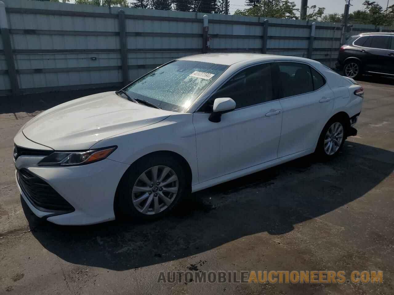 4T1B11HK4JU673736 TOYOTA CAMRY 2018