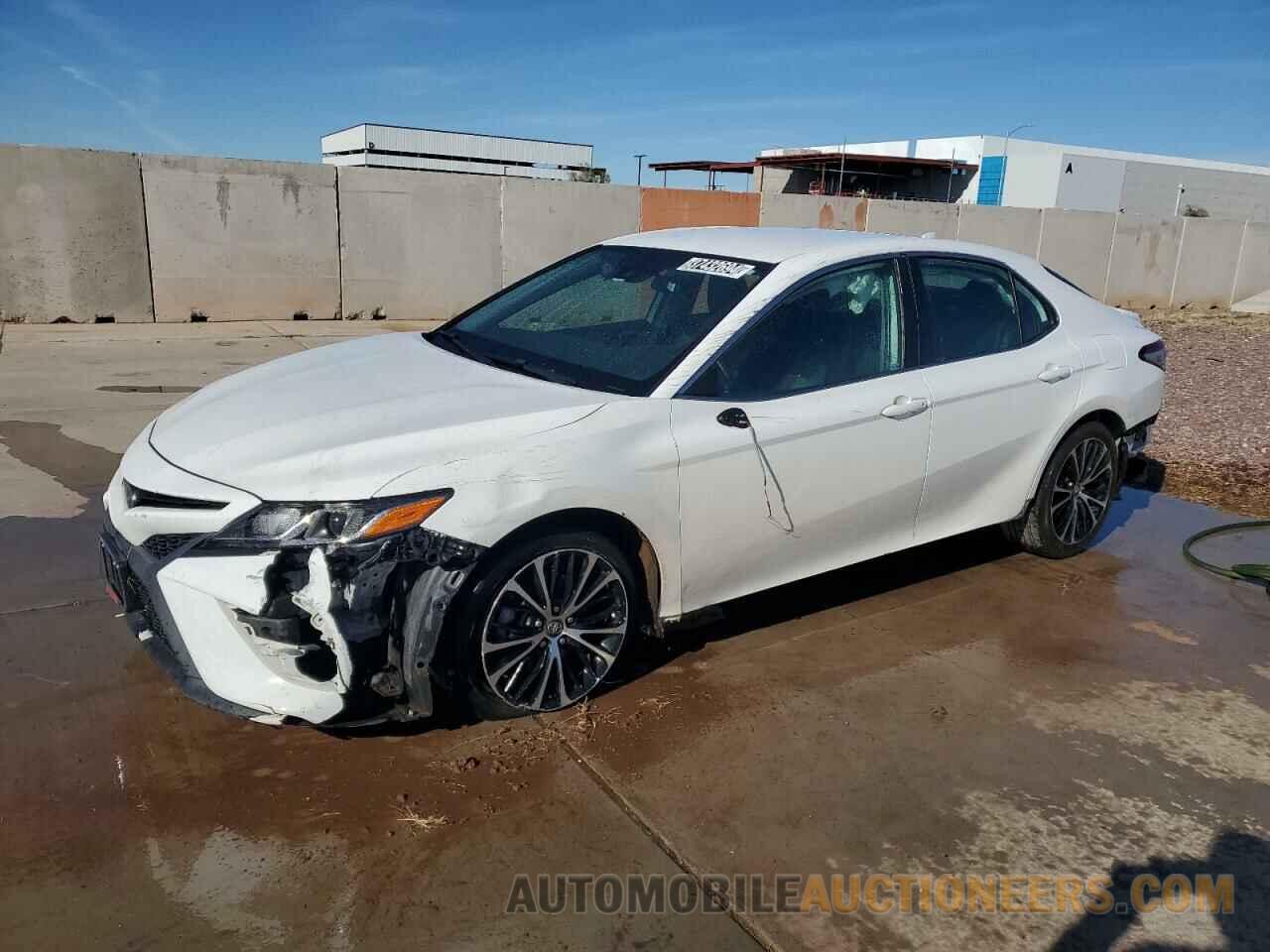 4T1B11HK4KU680879 TOYOTA CAMRY 2019