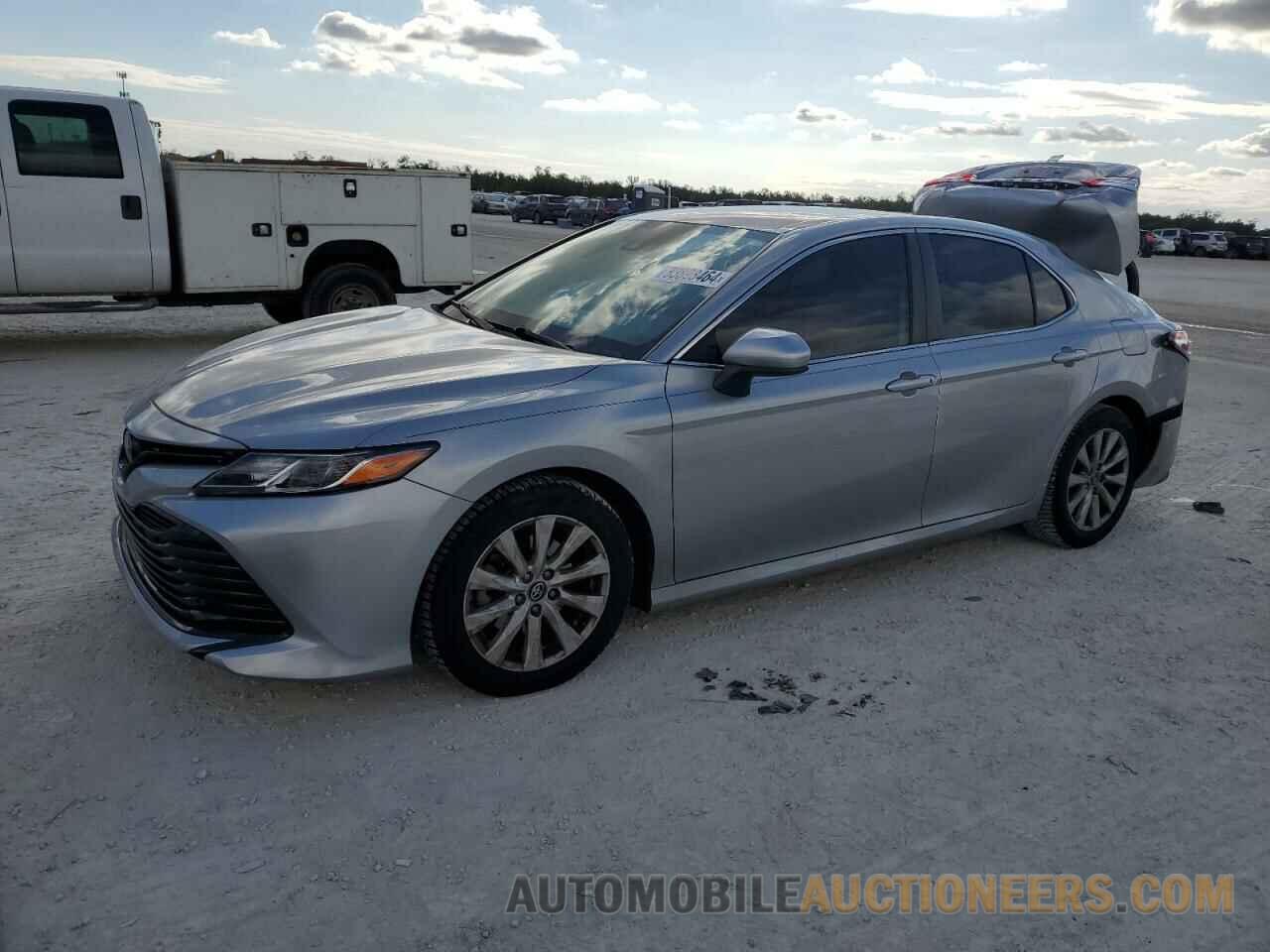 4T1B11HK4KU704033 TOYOTA CAMRY 2019