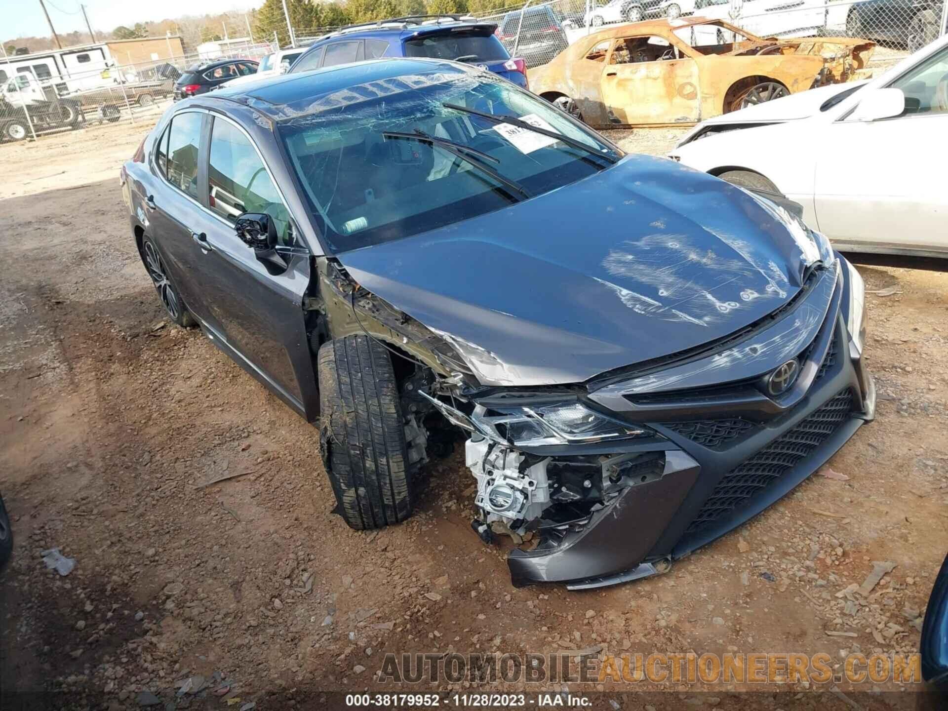 4T1B11HK5JU003855 TOYOTA CAMRY 2018