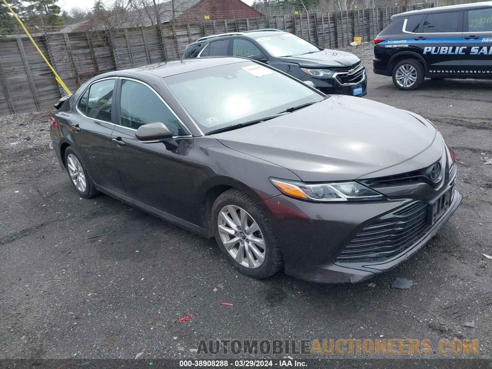 4T1B11HK5JU013219 TOYOTA CAMRY 2018