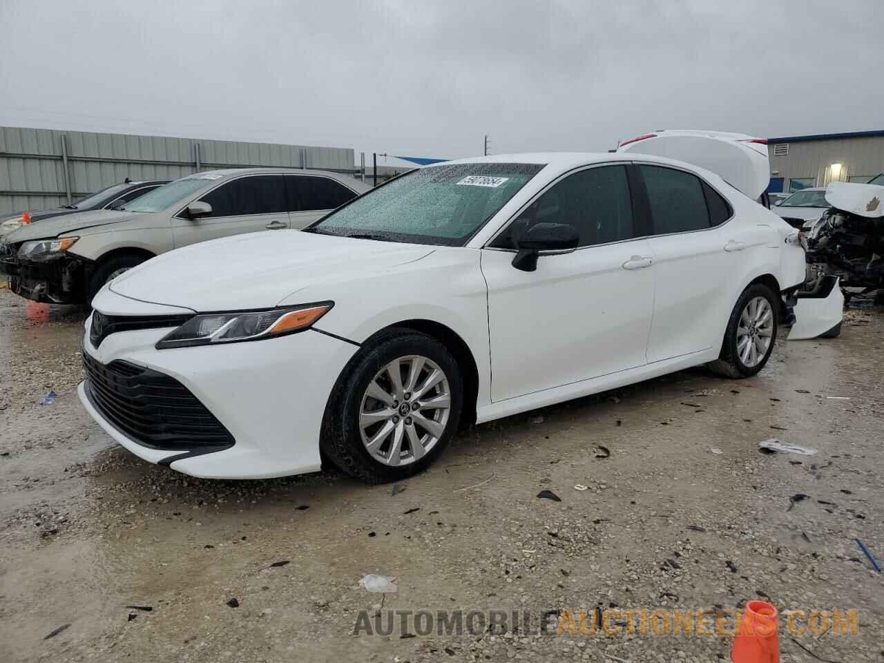 4T1B11HK5JU015911 TOYOTA CAMRY 2018