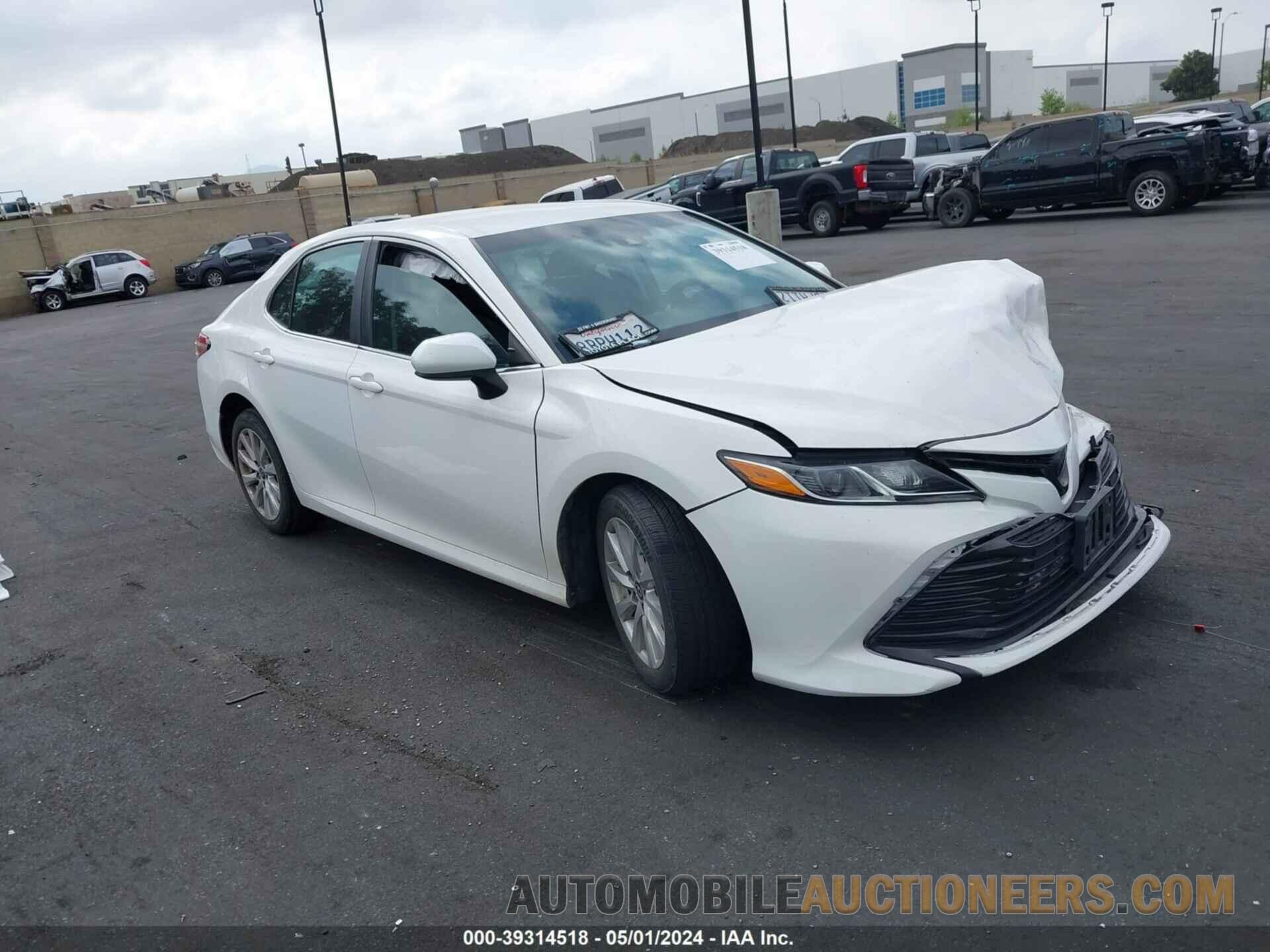 4T1B11HK5JU018663 TOYOTA CAMRY 2018