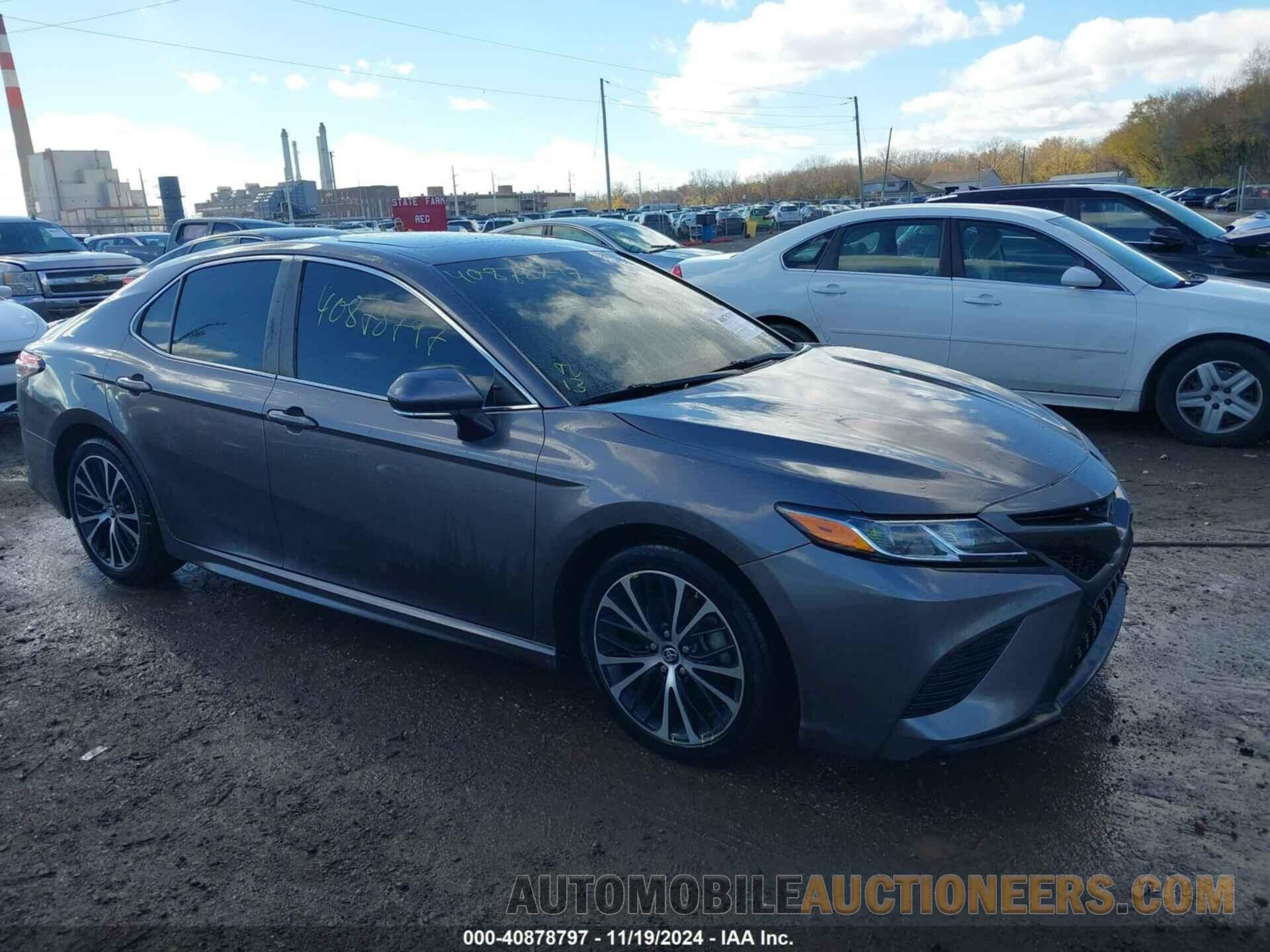 4T1B11HK5JU020543 TOYOTA CAMRY 2018