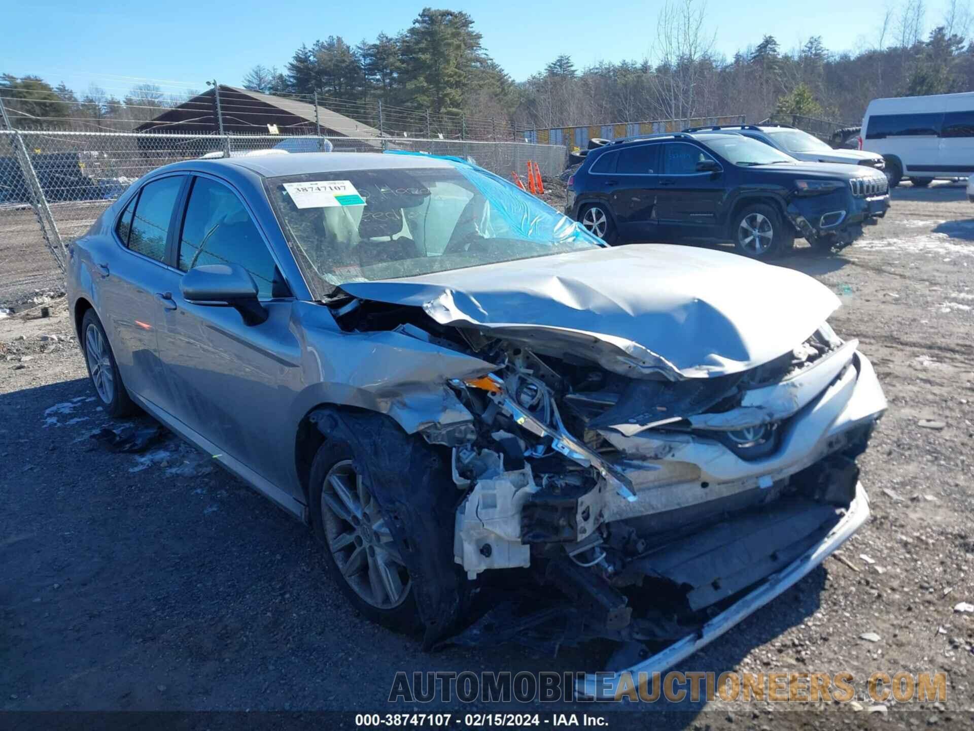 4T1B11HK5JU024141 TOYOTA CAMRY 2018