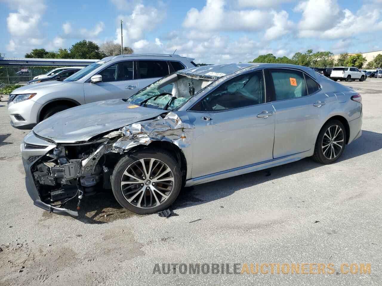 4T1B11HK5JU026116 TOYOTA CAMRY 2018